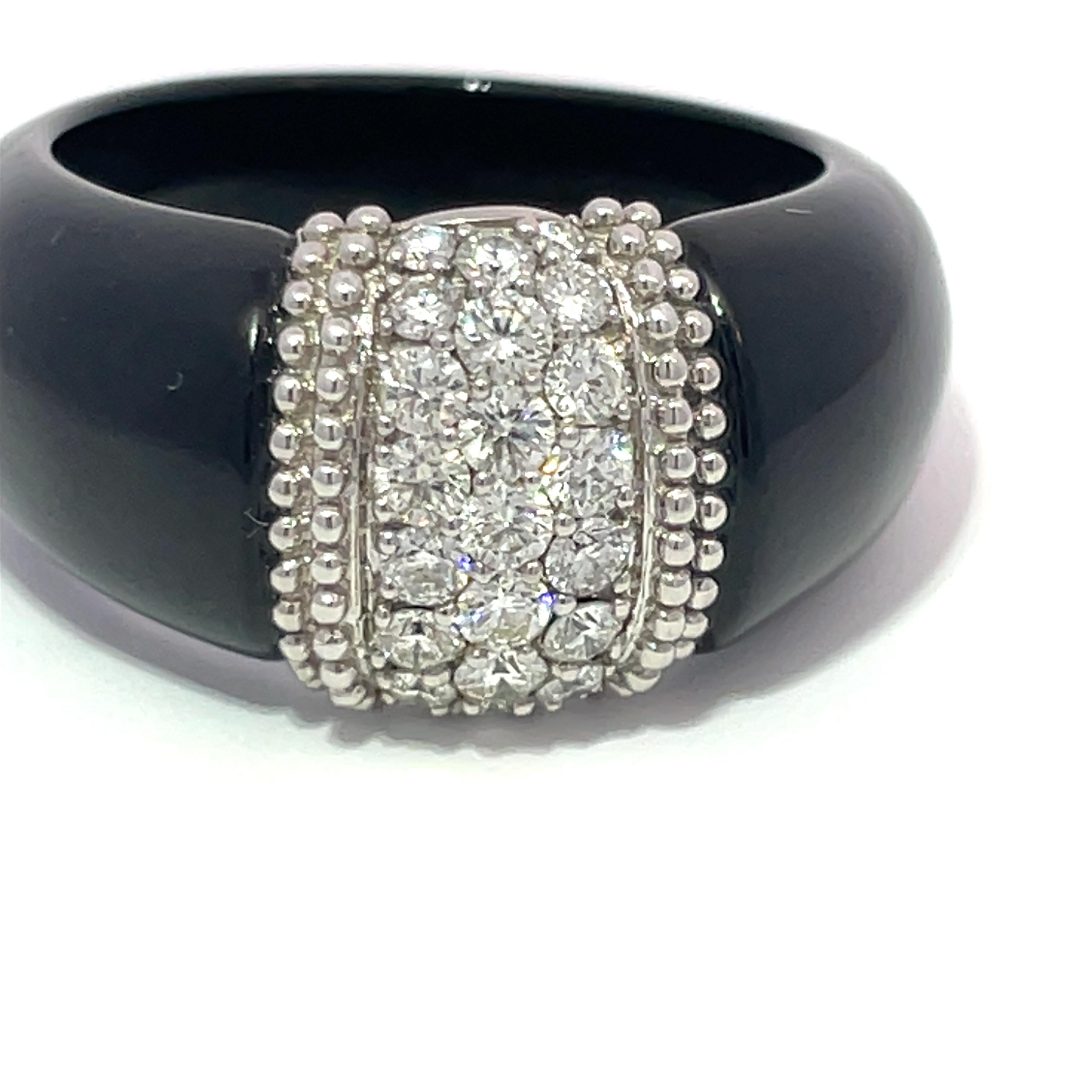Anillo de diamantes en platino con banda de ónix negro Corte redondo en venta