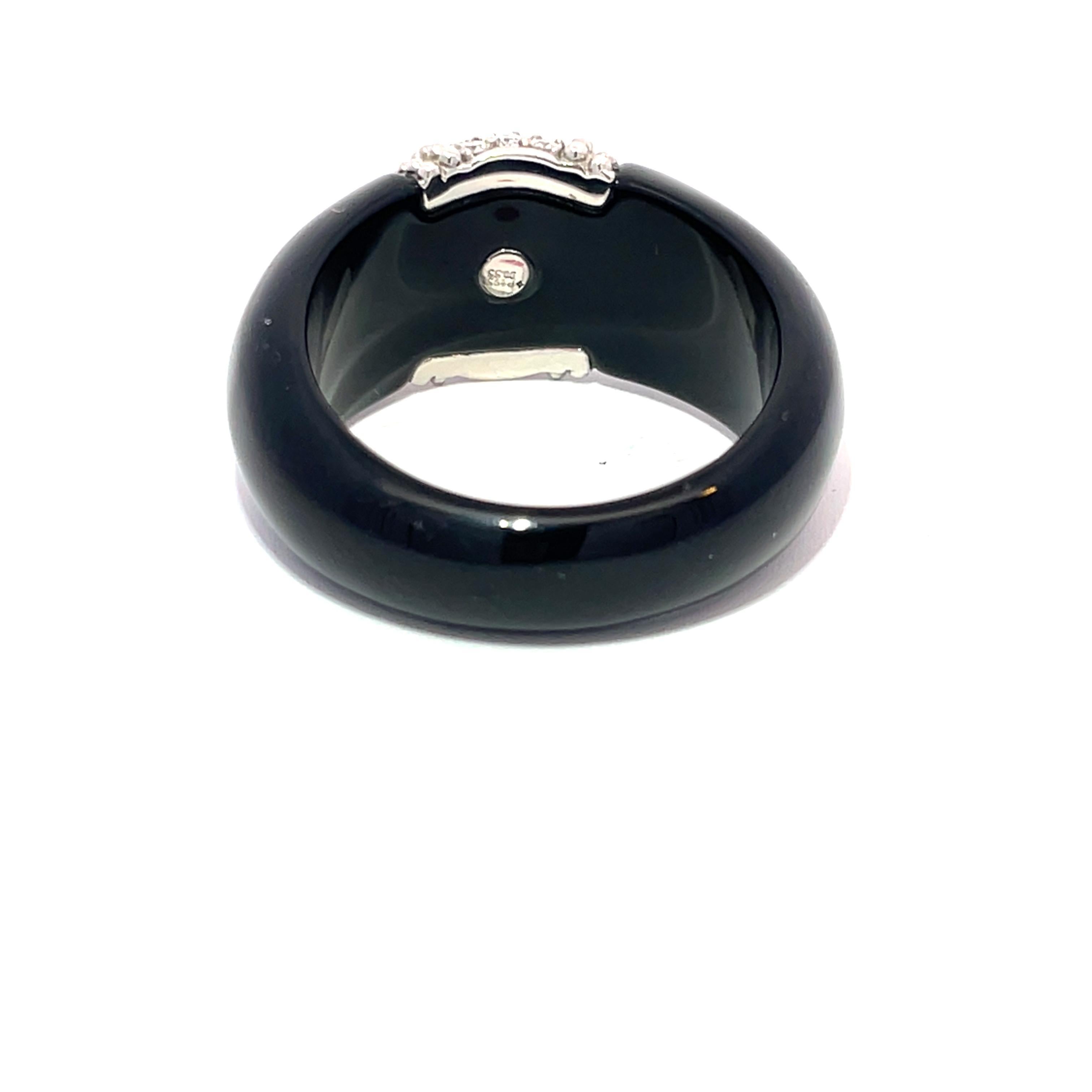 Anillo de diamantes en platino con banda de ónix negro en Excelente estado para la venta en New York, NY