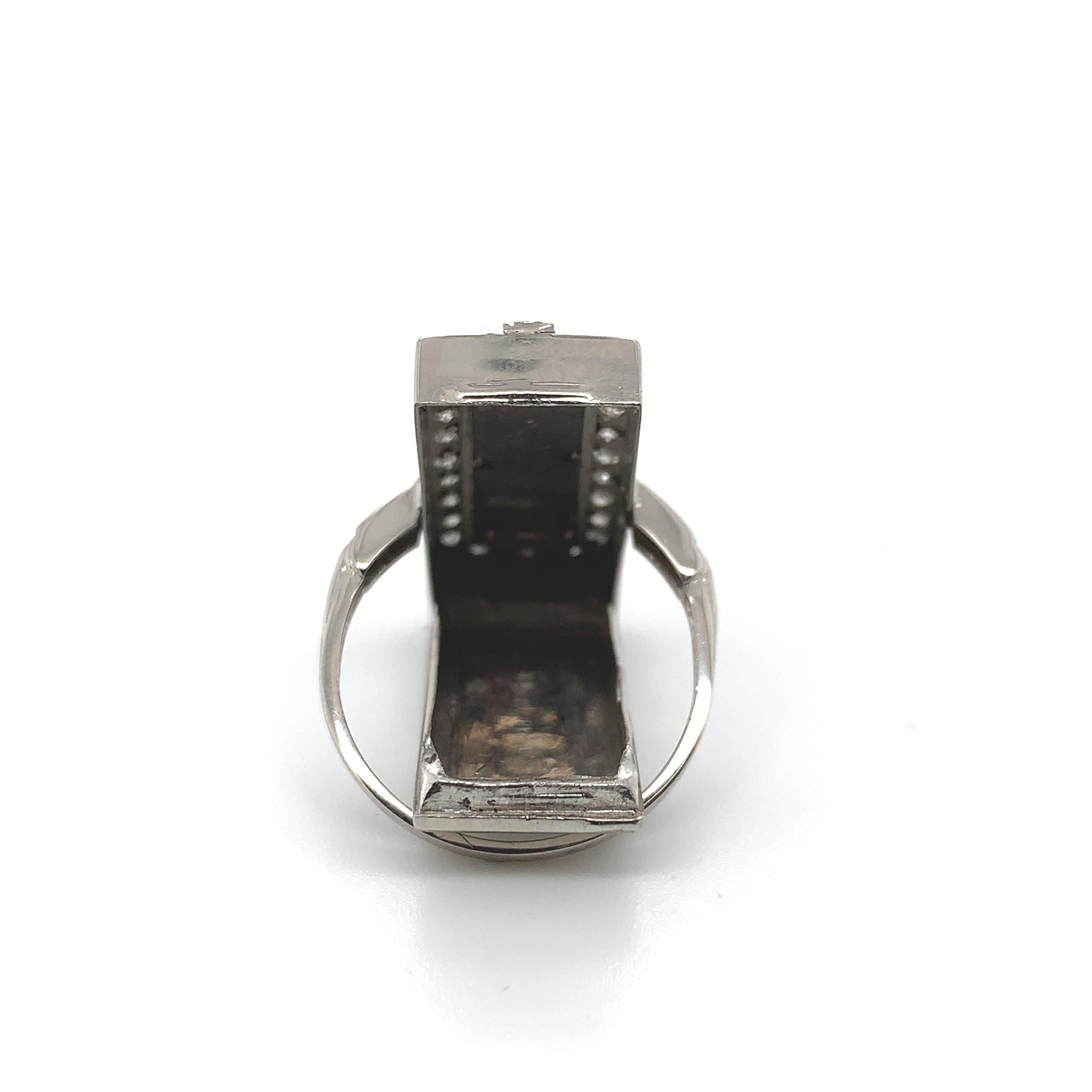 Bague en platine avec ouvertures compartimentées taille 6,75 en vente 1