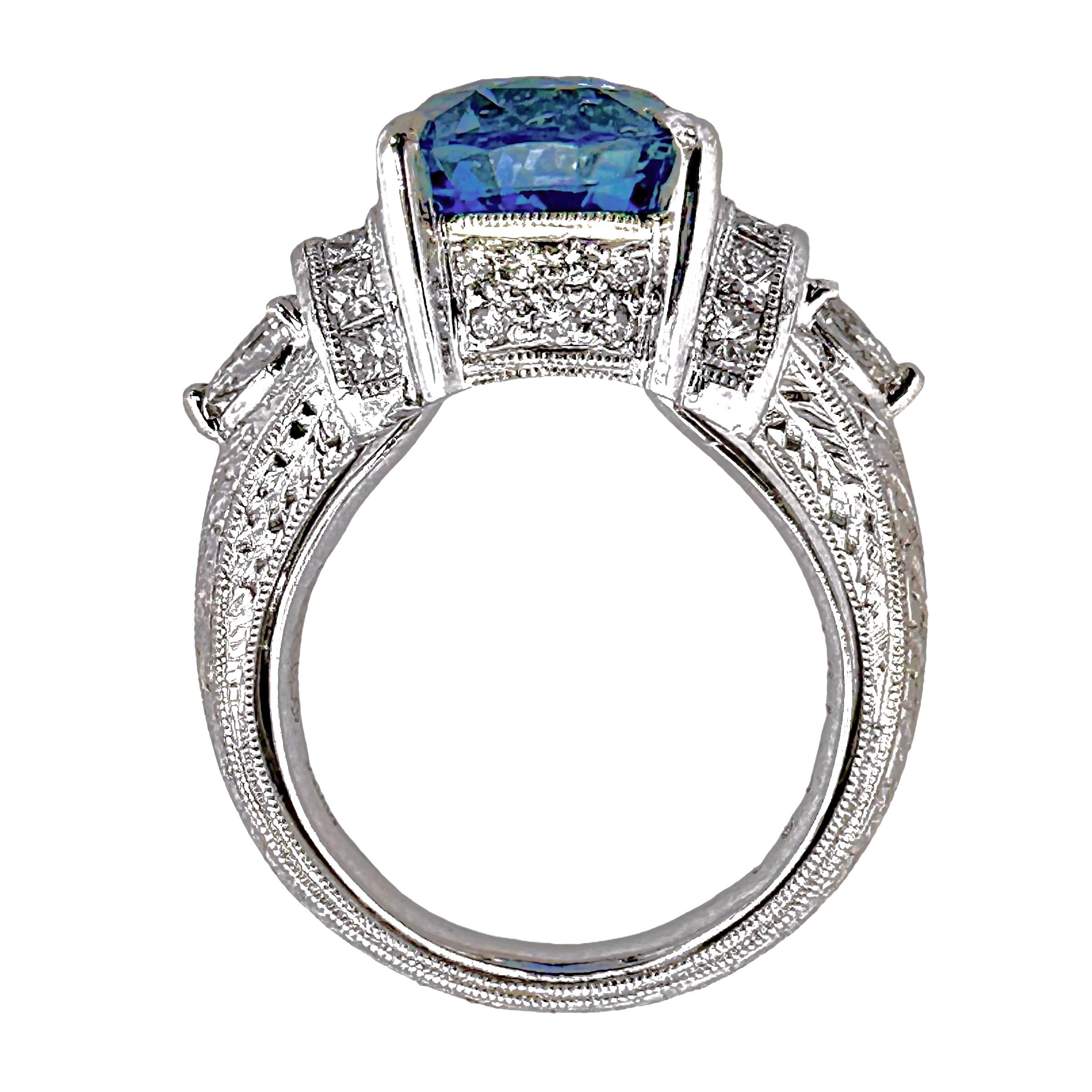 Platinum & Diamond Ring with Cornflower Blue 9.03ct Ceylon Sapphire No Heat In Good Condition For Sale In Palm Beach, FL