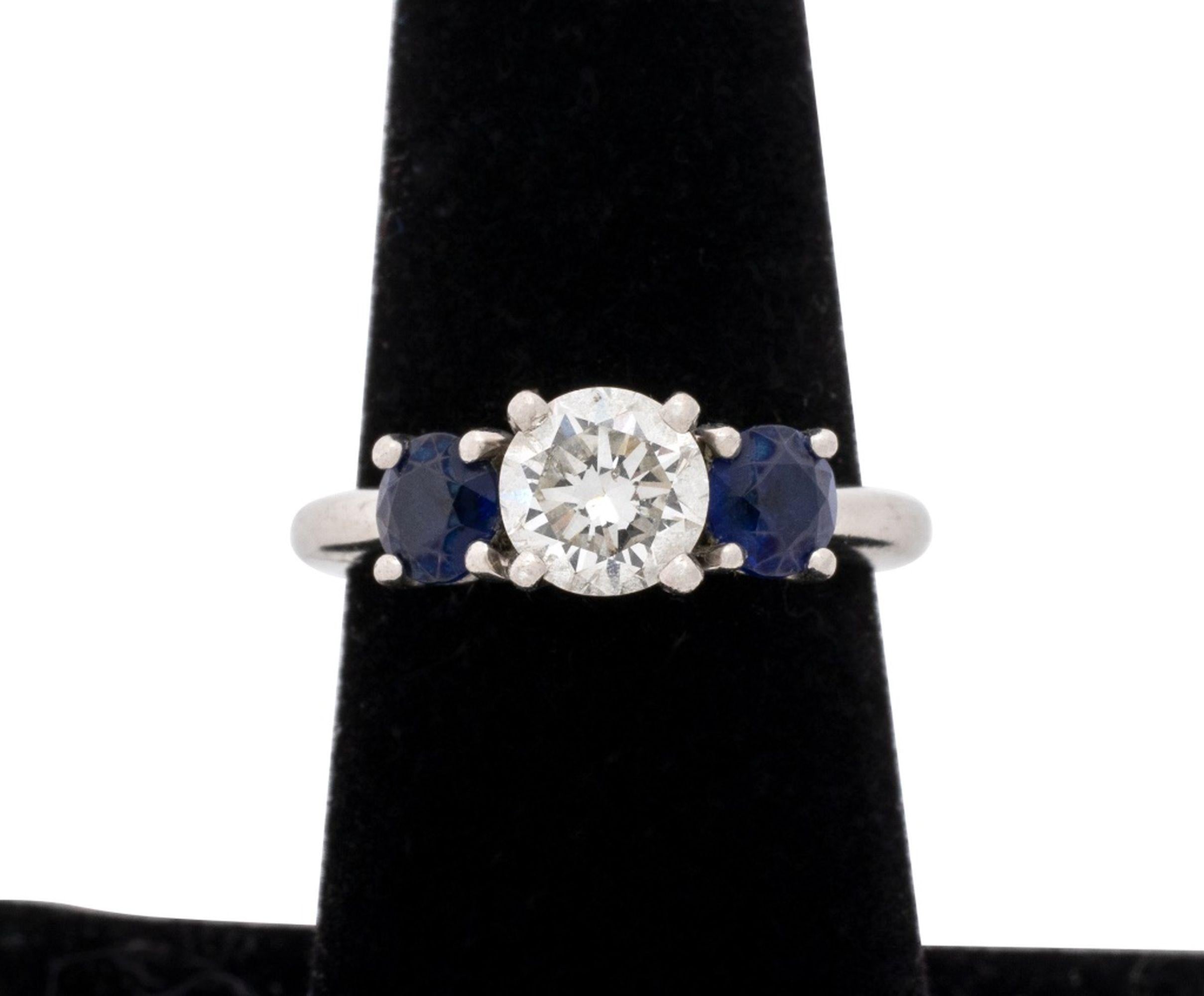 Bague de fiançailles à trois pierres en platine, diamant rond et saphir bleu rond, marquée : 