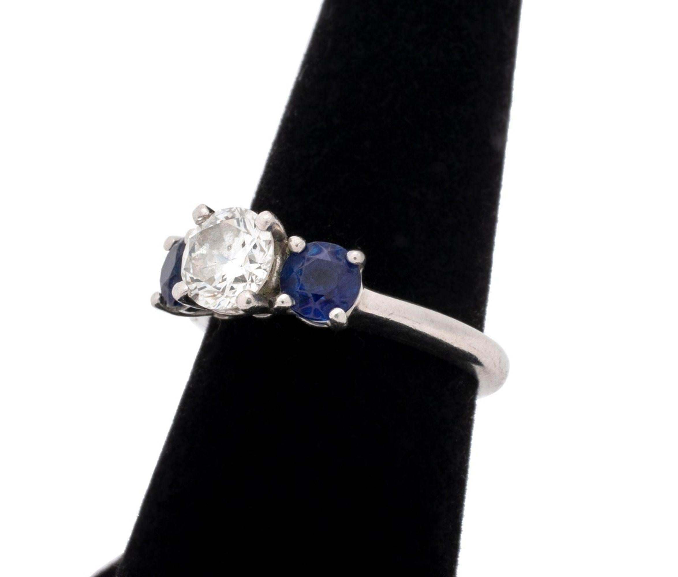 Contemporain Platinum Diamond Sapphire 3-Stone Engagement Ring en vente