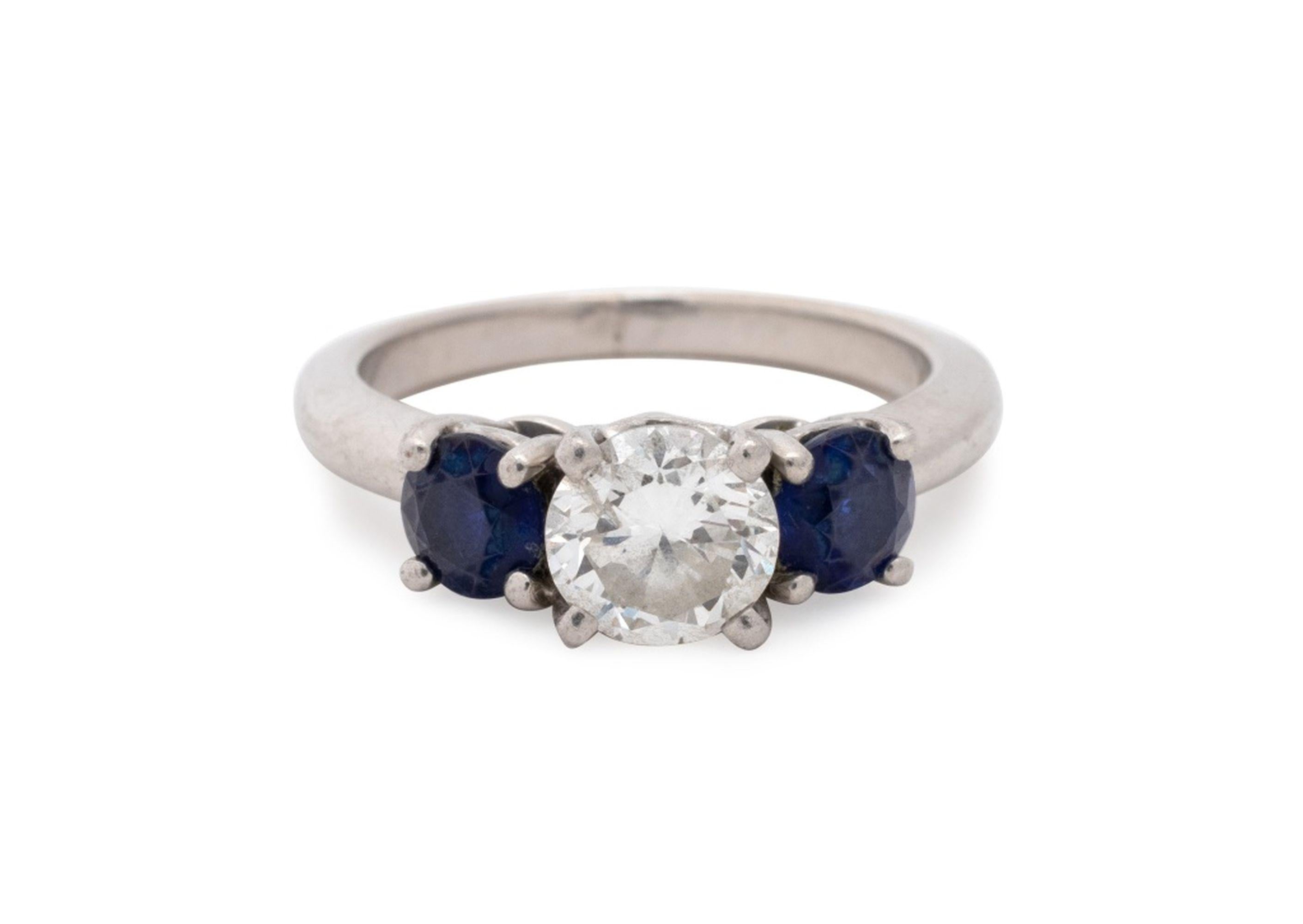 Taille ronde Platinum Diamond Sapphire 3-Stone Engagement Ring en vente