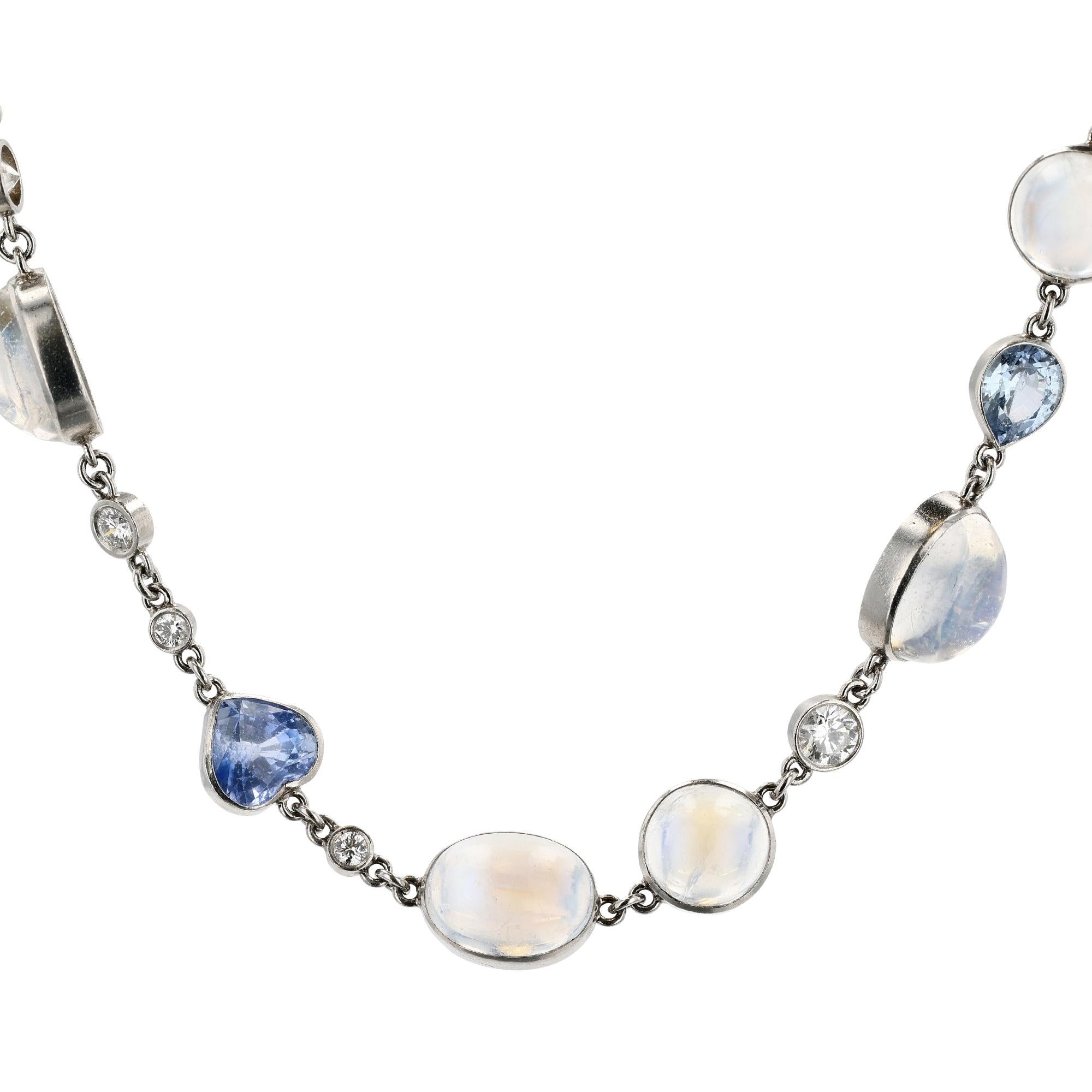 Contemporaneo Collana a catena lunga in platino, diamanti, zaffiri e pietre di luna in vendita