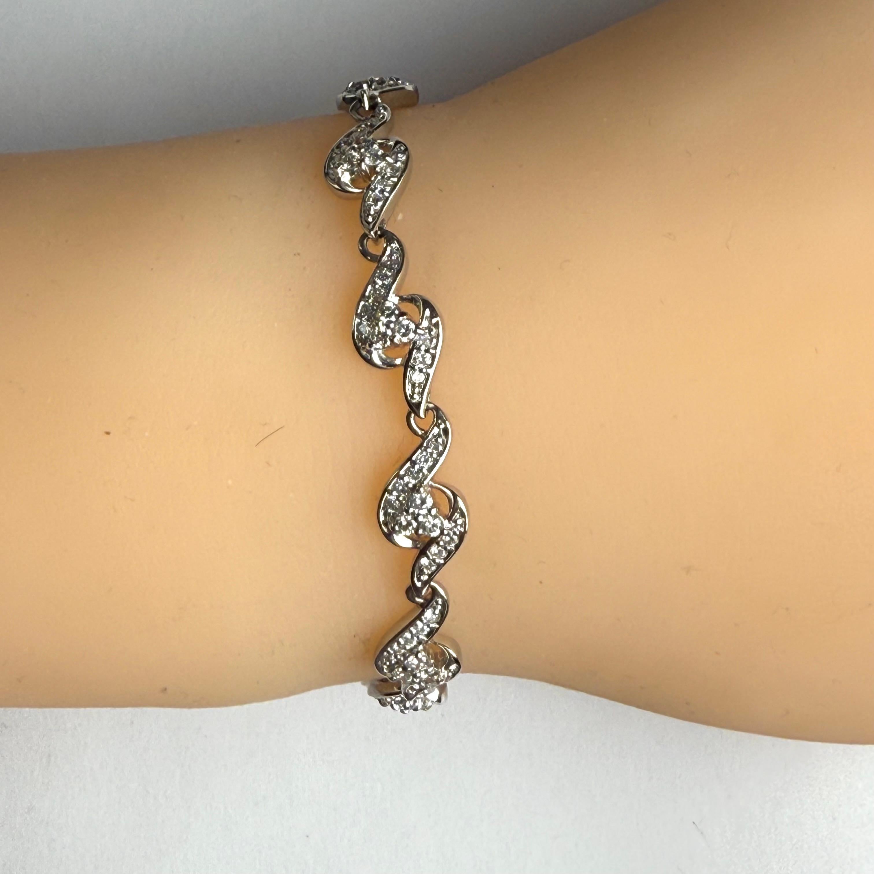Bracelet en platine à maillons en forme de volutes de diamants pesant 2,00 carats Bon état - En vente à New York, NY