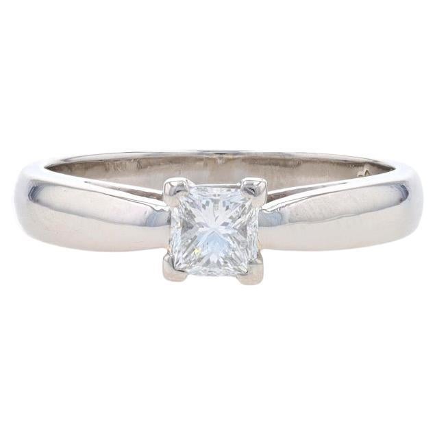 Bague de fiançailles solitaire en platine avec diamant - taille Princesse .45ct GIA Cathedral