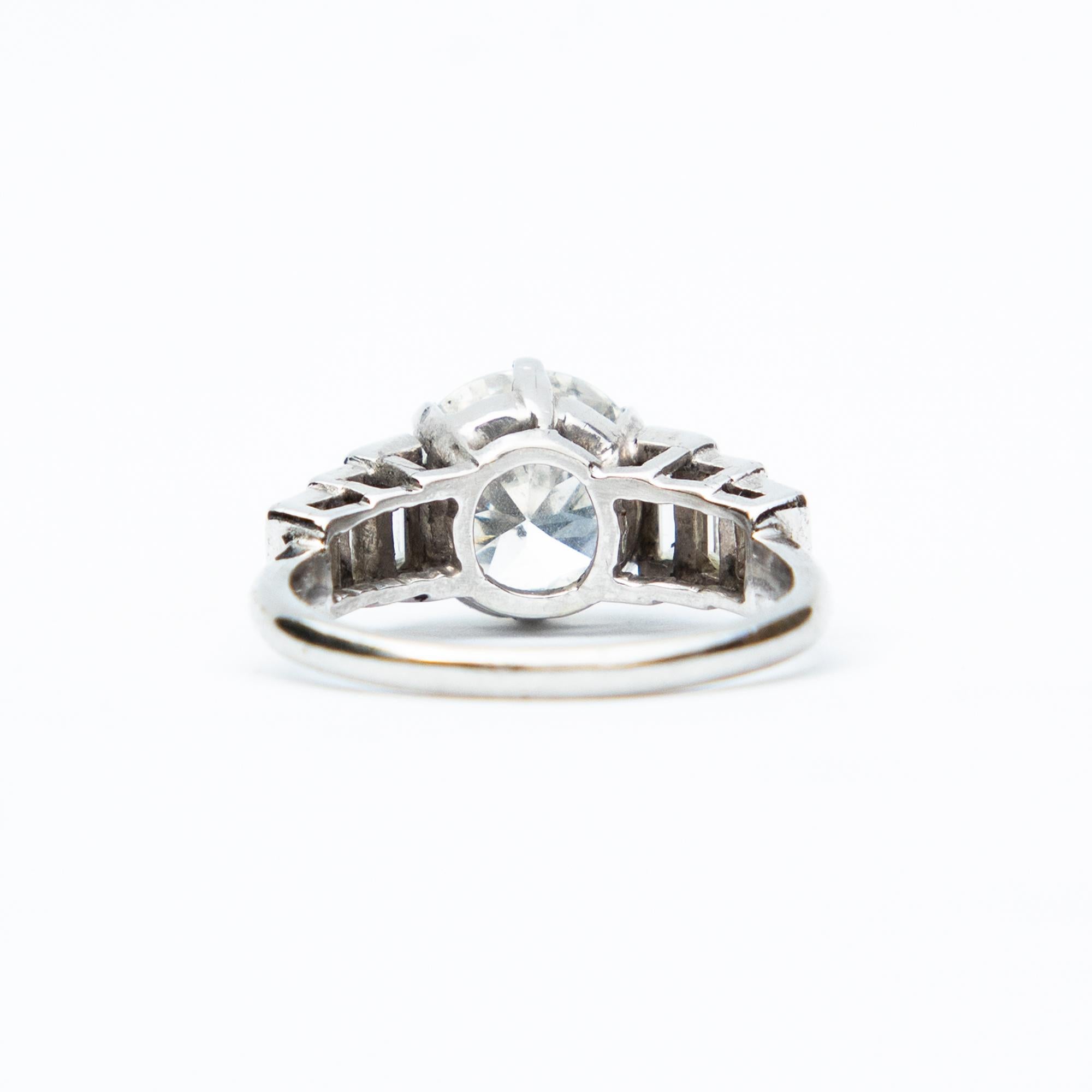 Round Cut Platinum Diamond Solitaire Ring