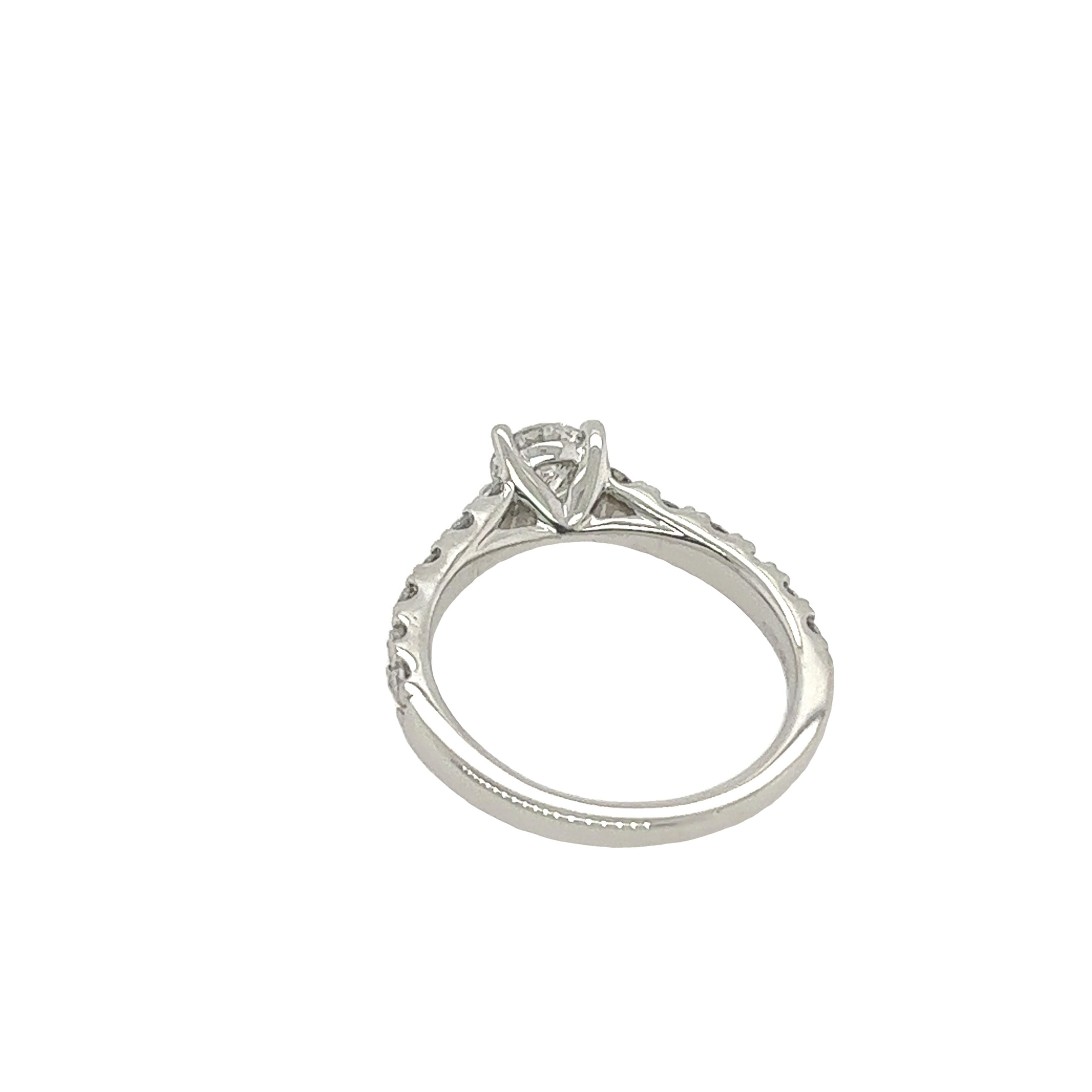 Women's or Men's Platinum Diamond Solitaire Ring Set With 0.40ct Round Diamond & 0.62ct On Sides For Sale