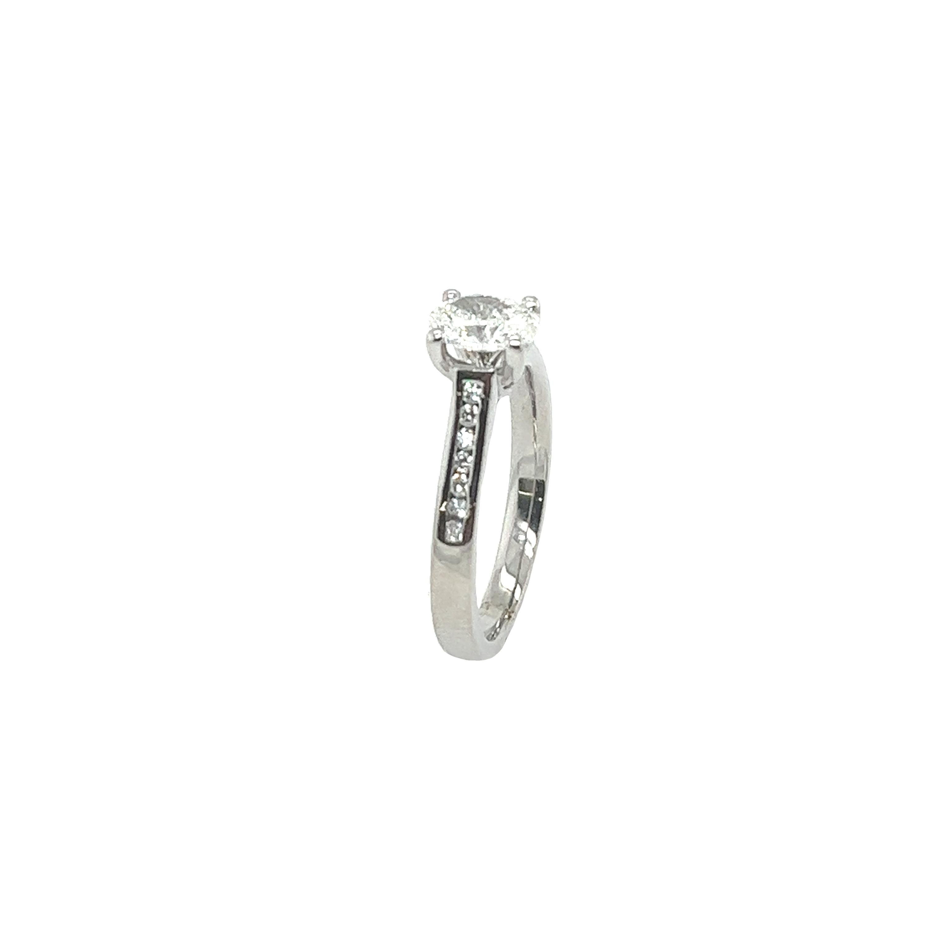 This gorgeous solitaire diamond ring set with 0.60ct G/VS1 oval brilliant cut diamond with small diamonds shoulders, 0.10ct set in 18ct white gold setting can make a perfect engagement ring 
for a bride or a birthday present for a girlfriend.

Total