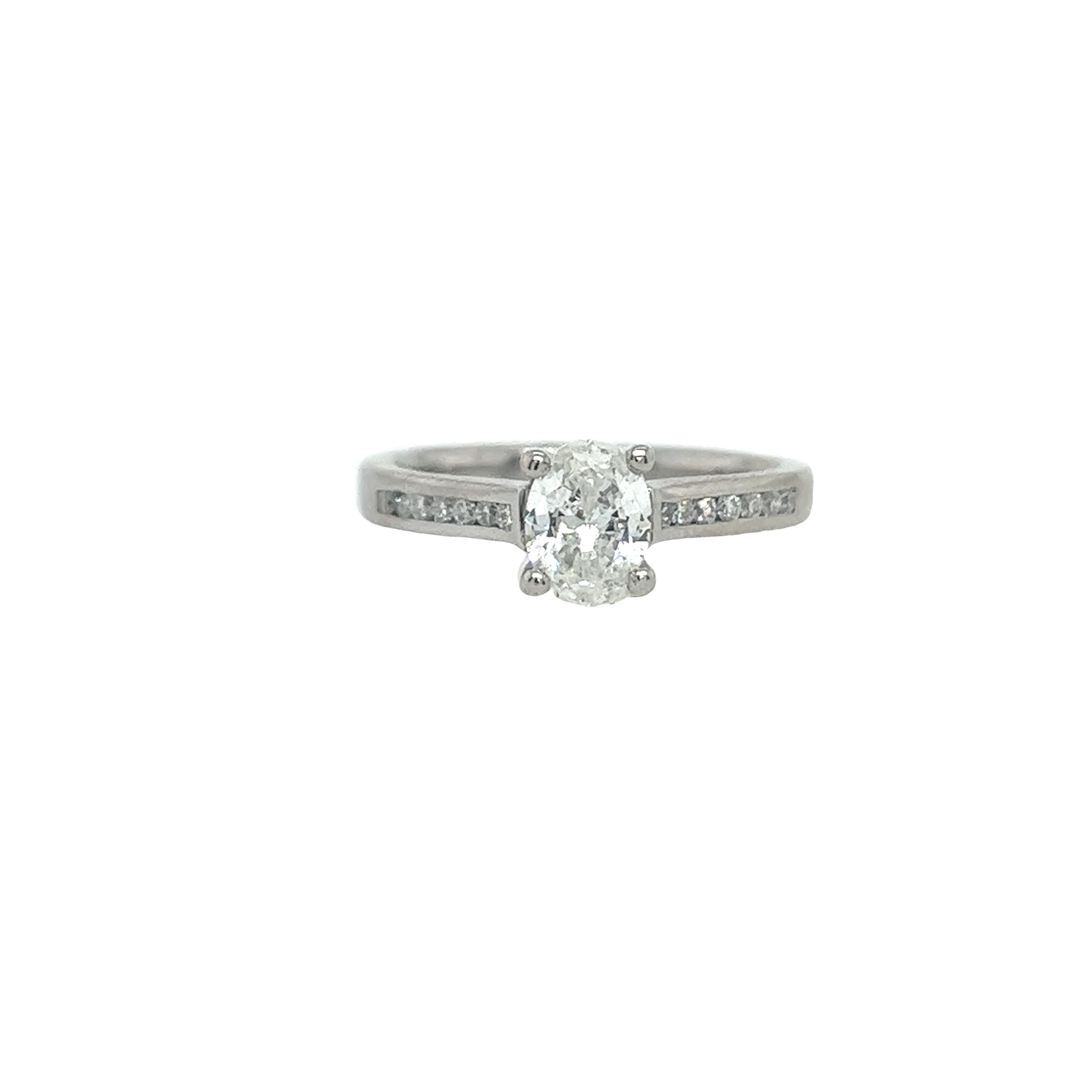 Women's Platinum Diamond Solitaire Ring Set With 0.60ct G/VS1 Oval Diamond Gia Cert For Sale