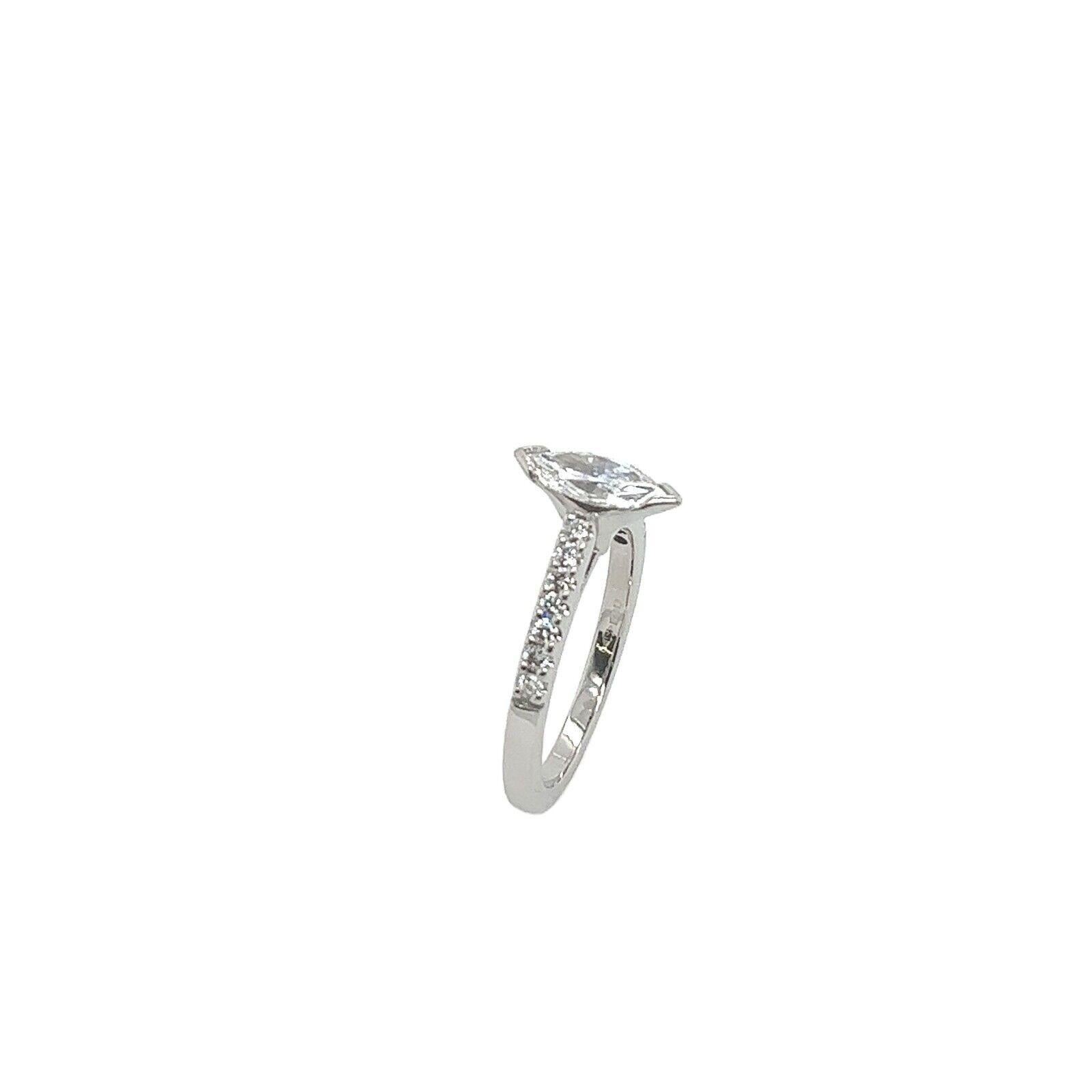 Taille Marquise Bague solitaire sertie d'un diamant de forme marquise de 0,71 carat D/VS2 en vente