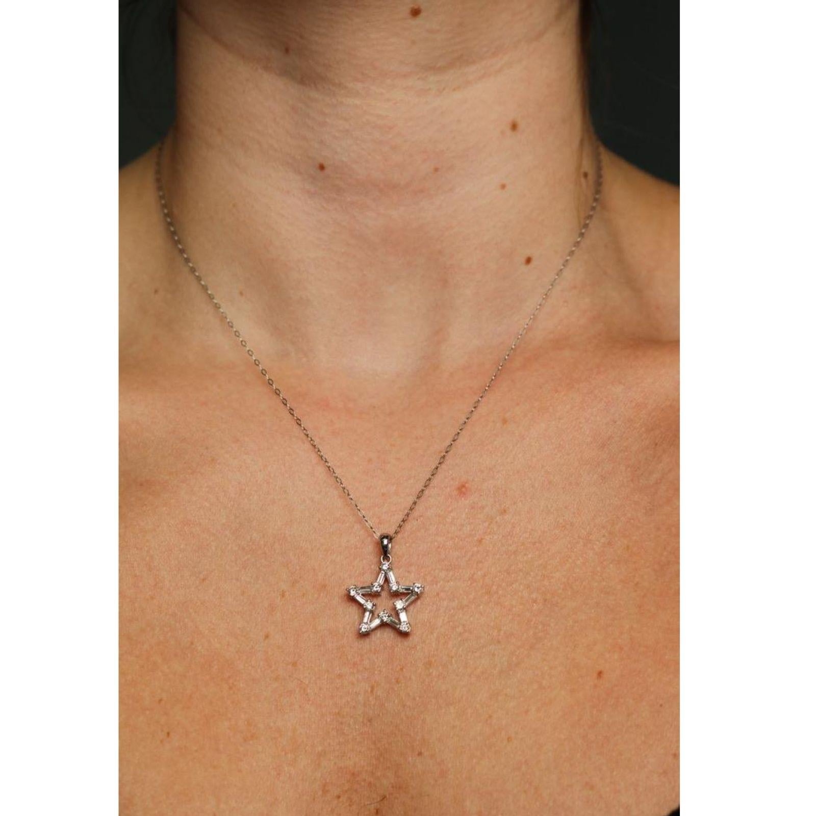 Ciondolo a stella in platino con diamanti 18 carati Taglio a baguette e diamanti rotondi ~.75ctw in vendita 6