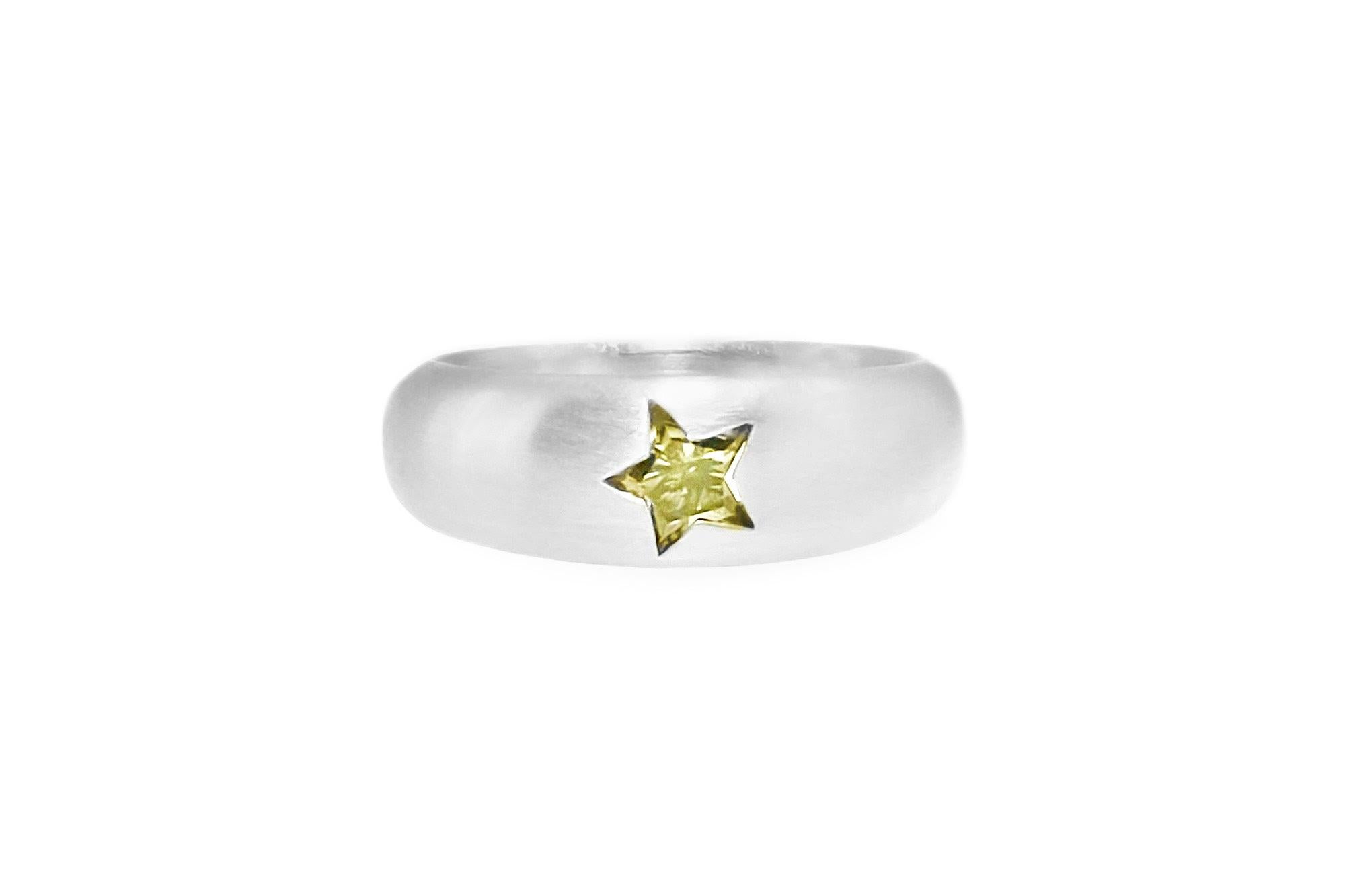 Platinum Diamond Star Ring In New Condition For Sale In New York, NY