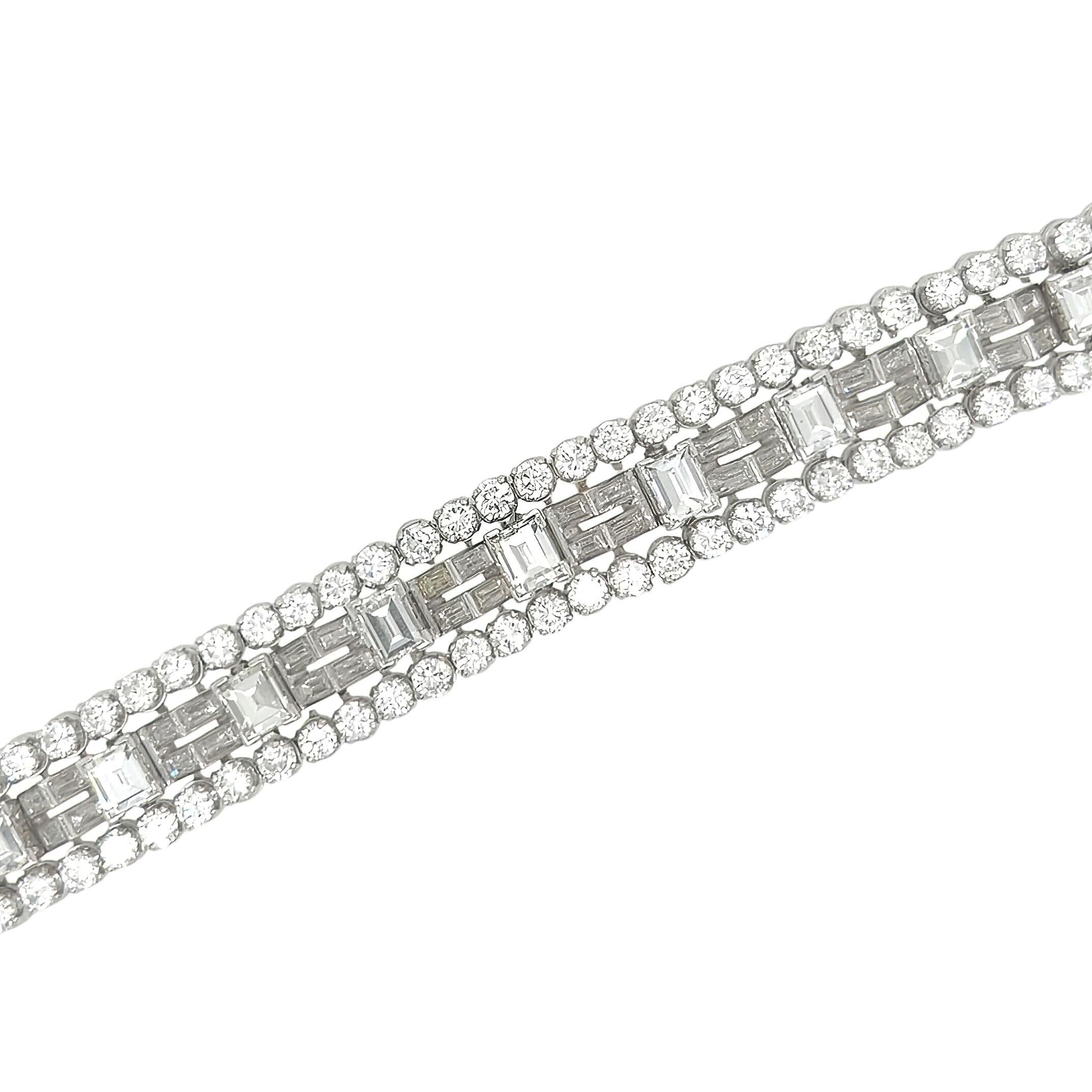Pulsera recta de diamantes en platino 20,80 quilates Corte baguette en venta