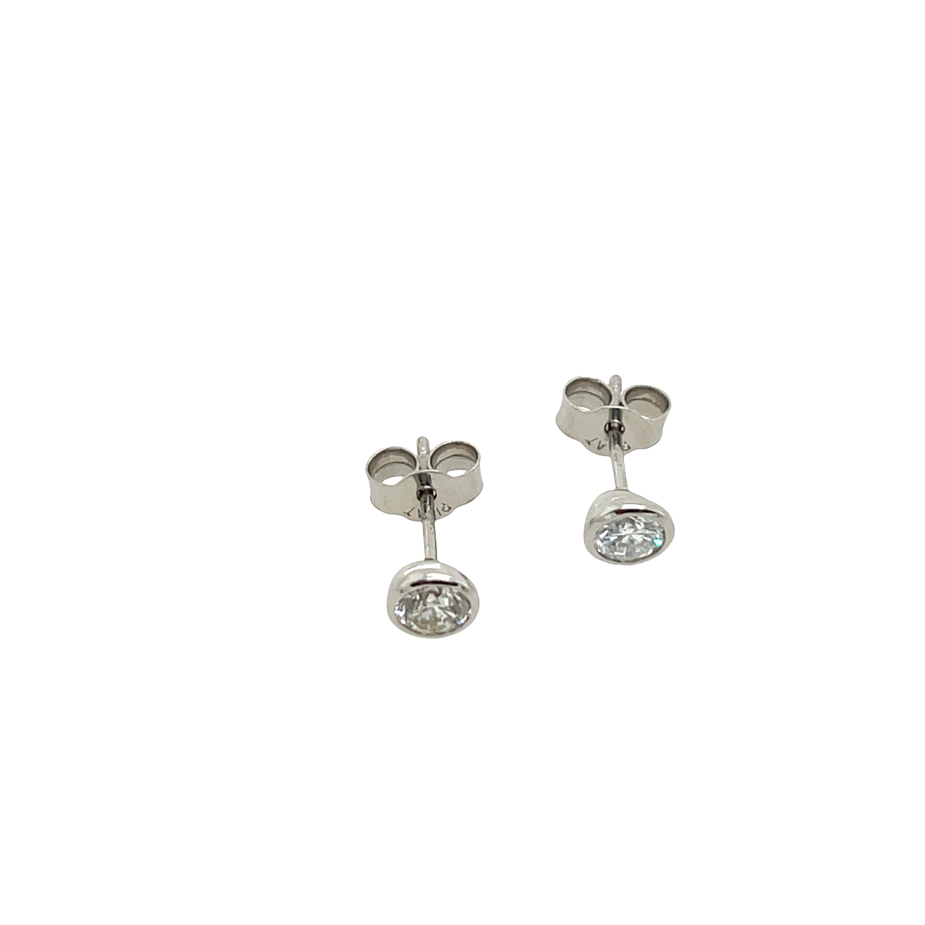 Taglio rotondo Orecchini di platino con diamante, 0,50ct in vendita