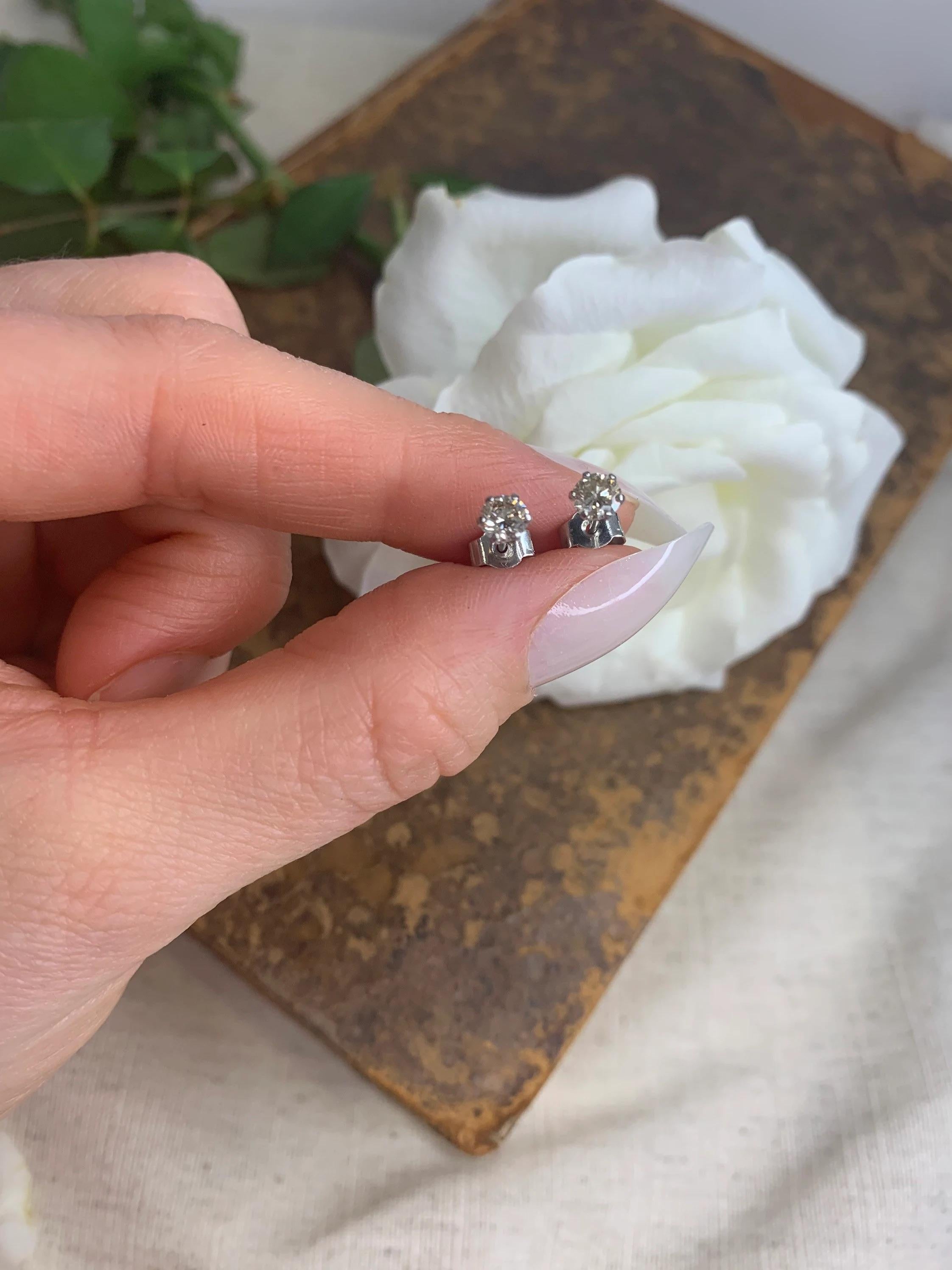 Platinum Diamond Stud Earrings For Sale 1
