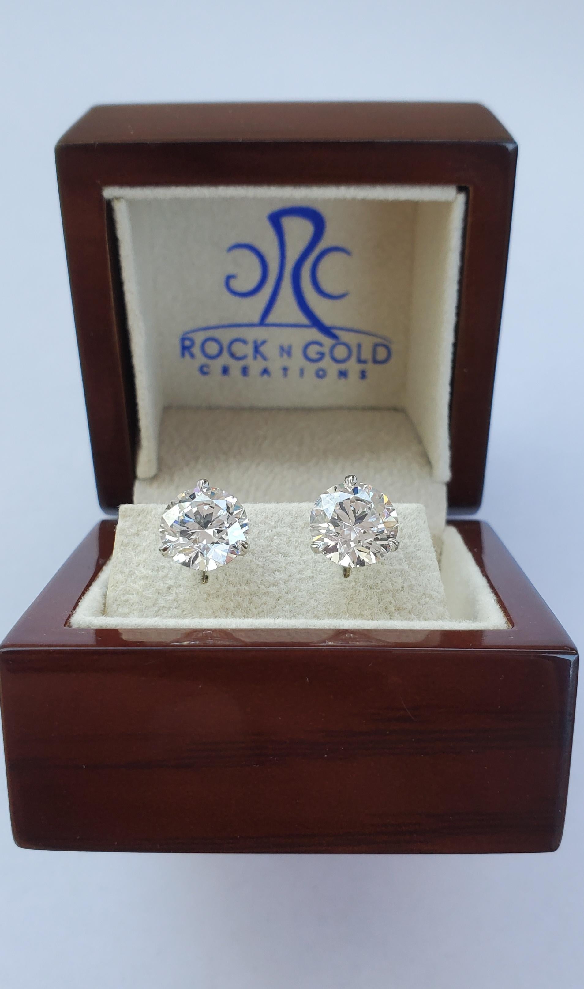 14kt White Diamond Studs, GIA Lab-Grown, 5.00cttw, Perfect Match, E/VS2, Ideal In Excellent Condition For Sale In Rancho Santa Fe, CA
