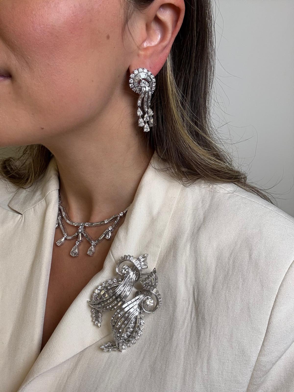Platinum Diamond Swirl Brooch Convertible Clip en vente 2