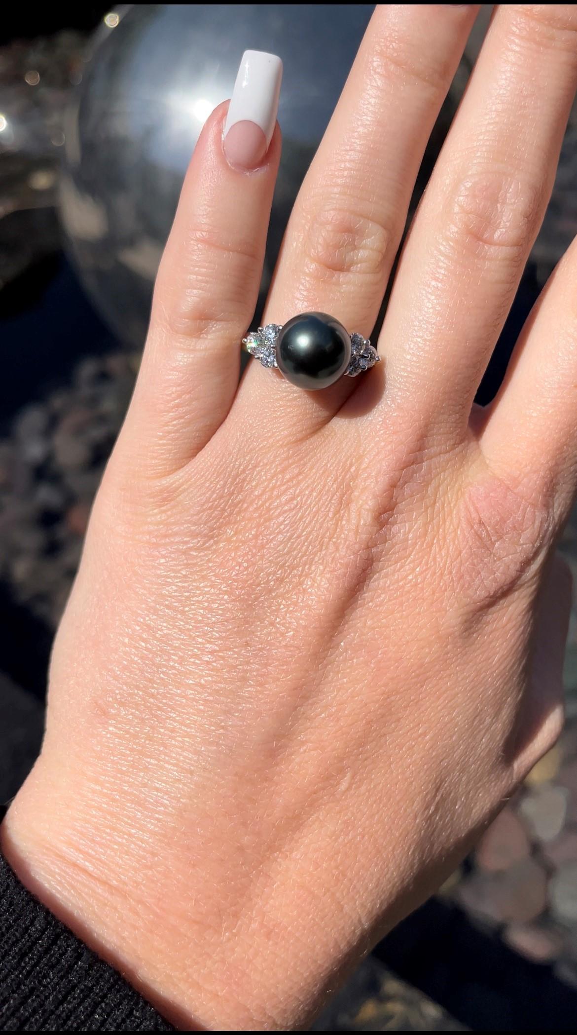 Round Cut Platinum Diamond Tahitian Peacock Pearl Ring For Sale