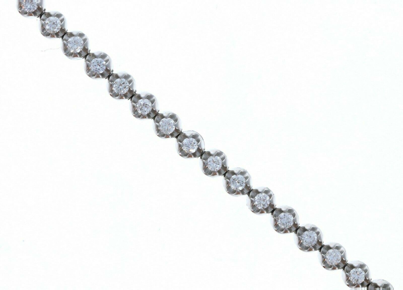 Platinum & Diamond Tennis Bracelet 2.00ctw 14.2g

 

Beautiful diamond tennis bracelet in platinum 

Very elegant for everyday wear !!

Approx 2.00 ctw of H SI diamonds

 Length: 7 INCHES 

Weight 14.2 grams

Diamonds measure approx. -2.2mm 

Width