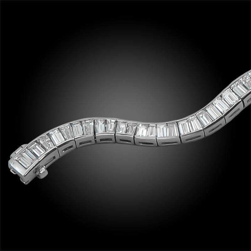 A classic jewelry piece with a modern twist, comprising an exceptional tennis bracelet crafted in platinum, set with 7.50 carats of brilliant baguette diamonds placed in a “wavy” design. Measures approximately 7 inches in length.

Circa 1990s