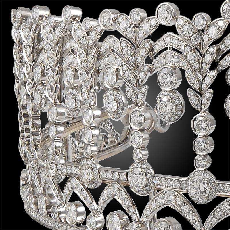 Un magnifique diadème digne d'une reine, impressionnant avec plus de 40 carats de diamants ronds taille brillant de haute qualité montés sur platine.