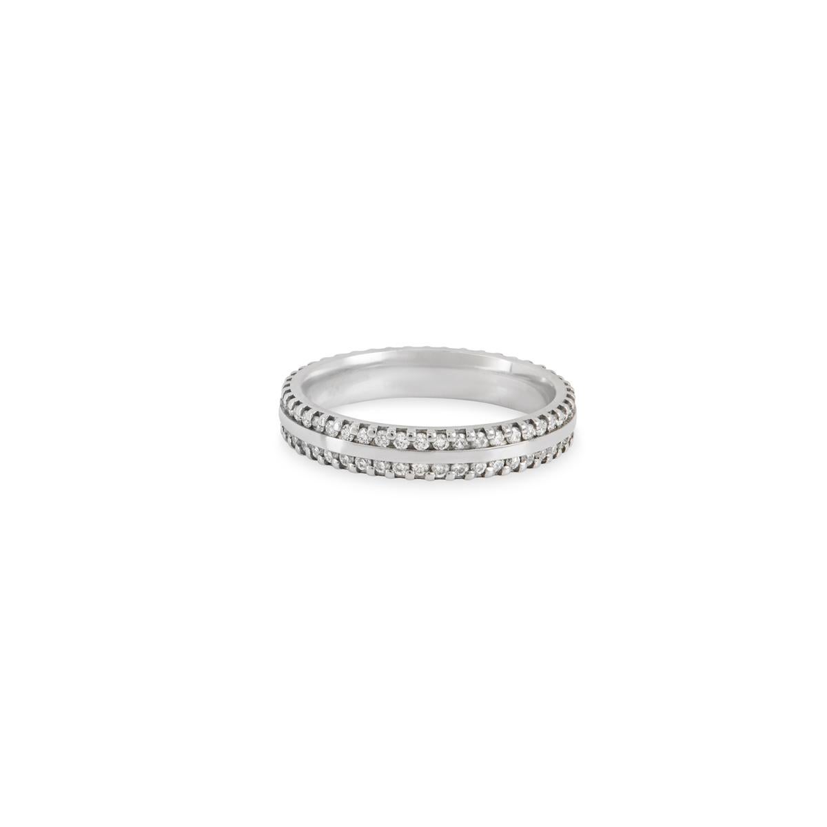 Taglio rotondo Anello a eternità completa con diamante a due file in platino da 0,53 carati in vendita