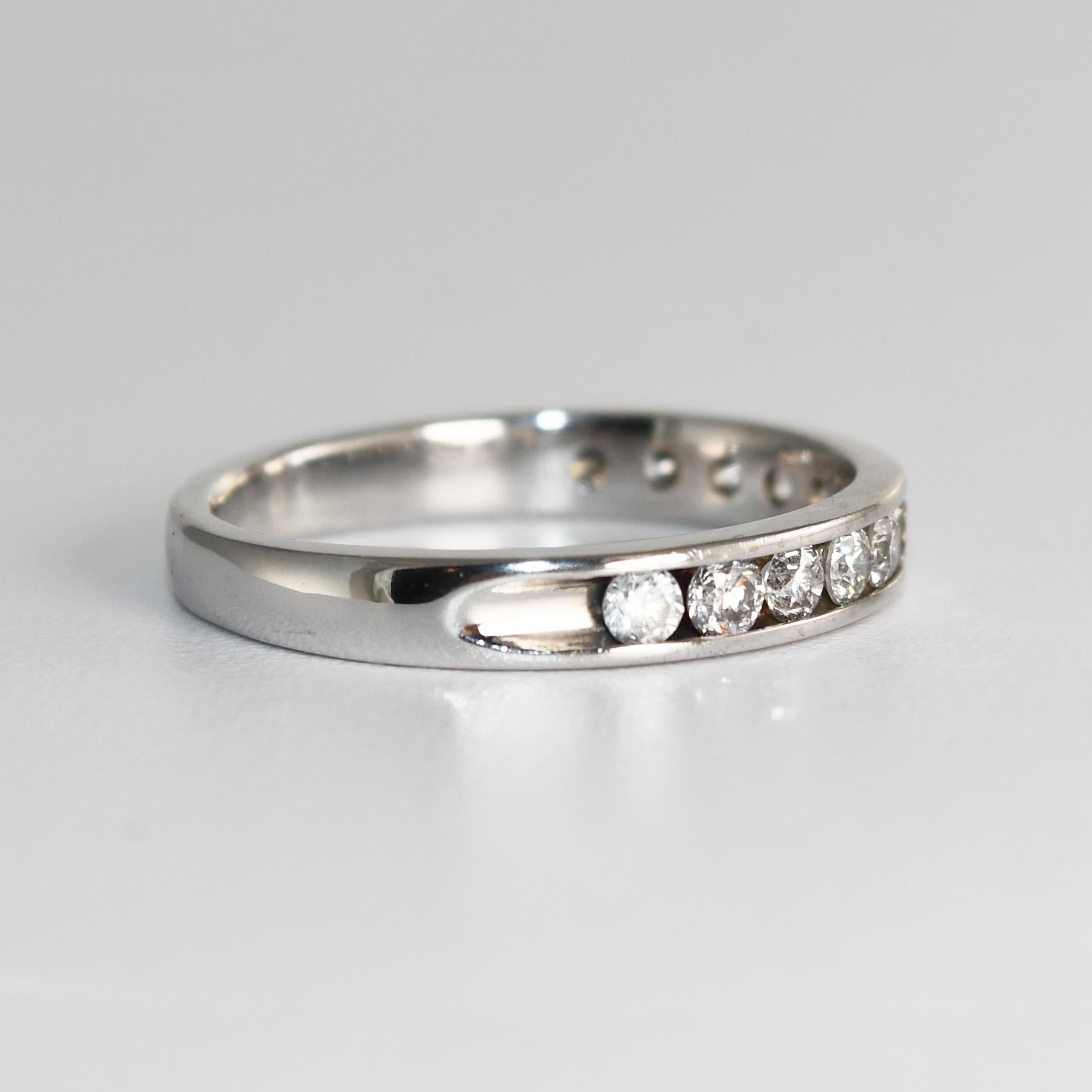 Ladies diamond and platinum ring band.
Tests 92.5% platinum with an XRF metals analyzer.
The gross ring weight is 3.1 grams.
The diamonds are round brilliant cuts, H to I color, Si clarity, and 0.33 total carats.
The ring measures 3mm wide at the