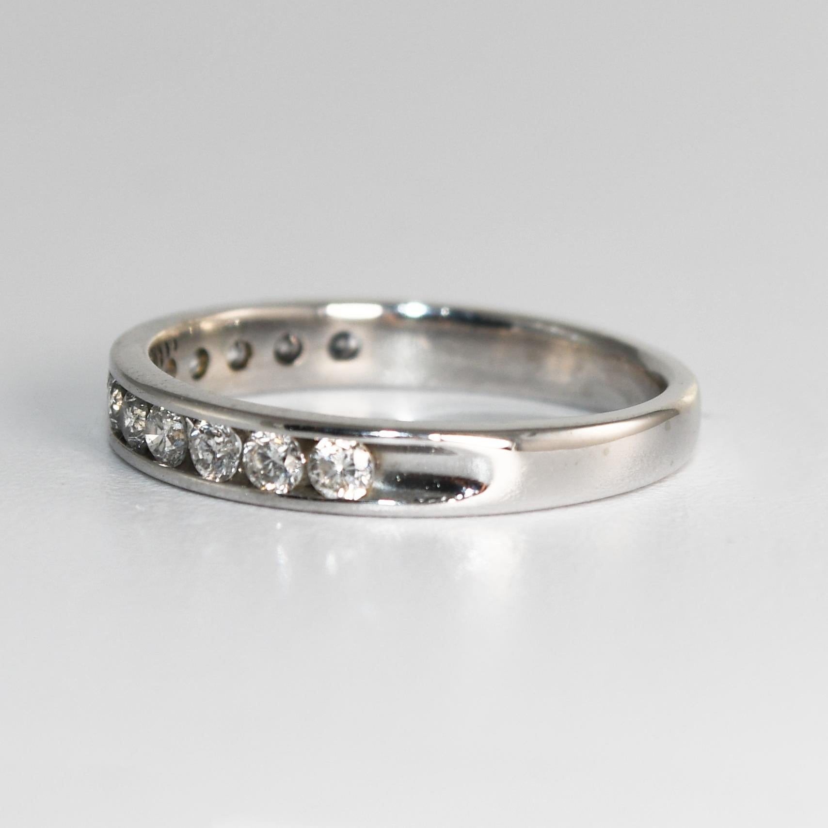 Round Cut Platinum Diamond Wedding Band 0.33ct For Sale