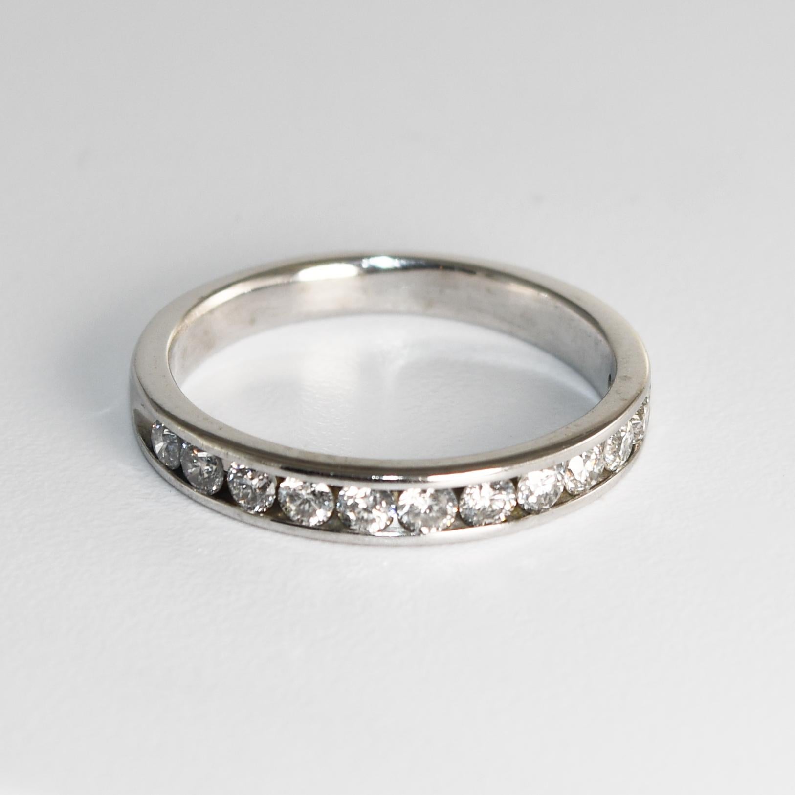Women's or Men's Platinum Diamond Wedding Band 0.33ct For Sale