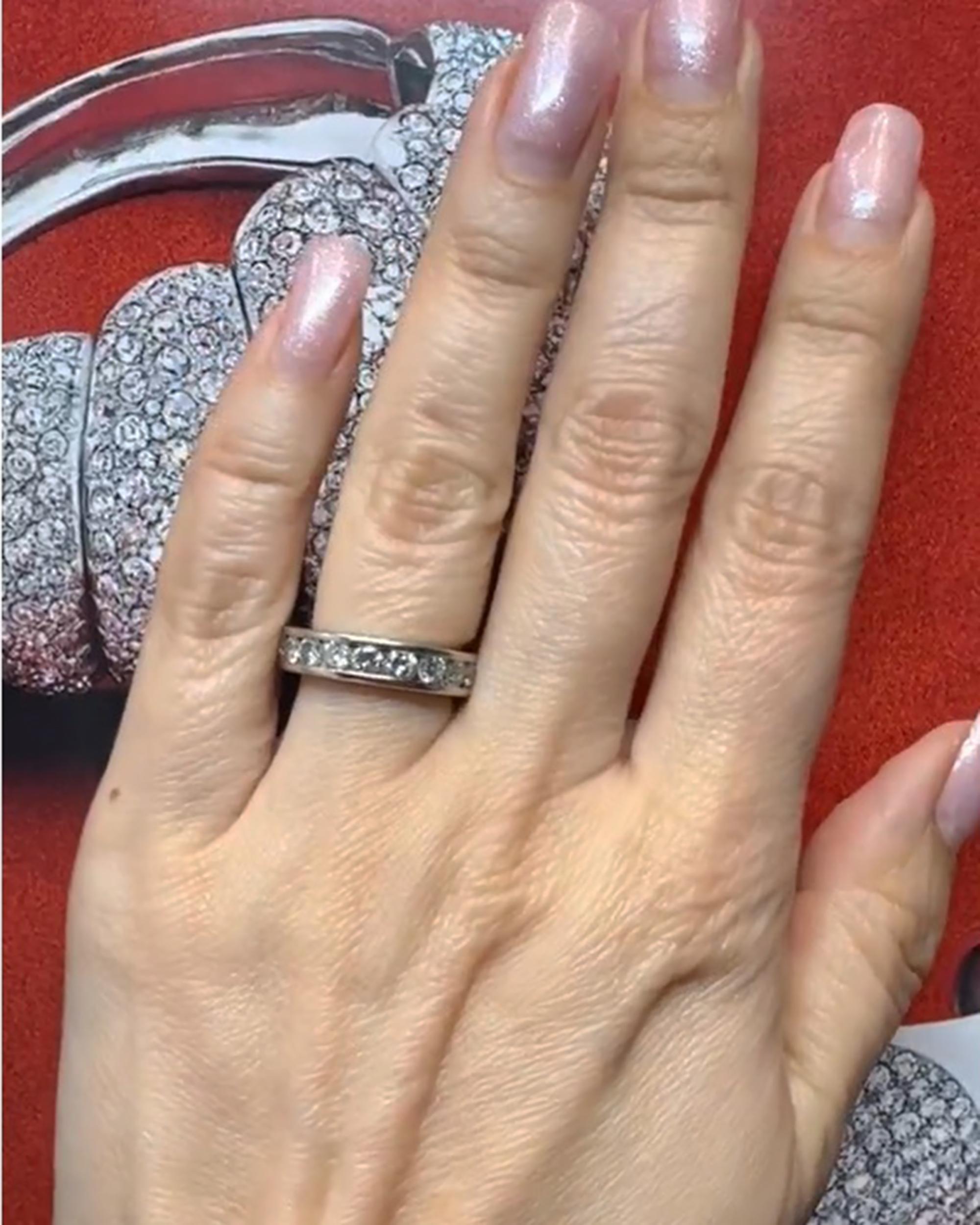 Round Cut Platinum Diamond Wedding Band Ring For Sale