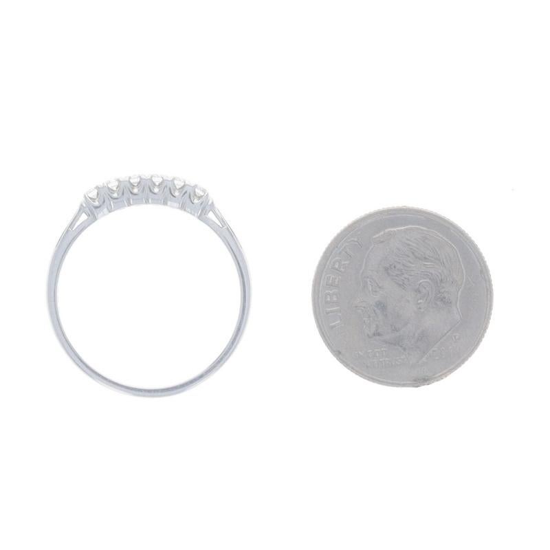 Platin-Diamant-Ehering - Runder Brillant 0,24ctw Sechs-Stein-Ring im Angebot 1
