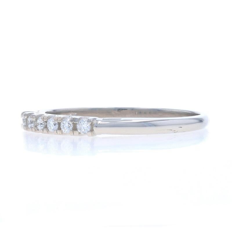 Platin-Diamant-Ehering - Runder Brillant .12ctw Sechs-Stein-Ring im Zustand „Neu“ im Angebot in Greensboro, NC