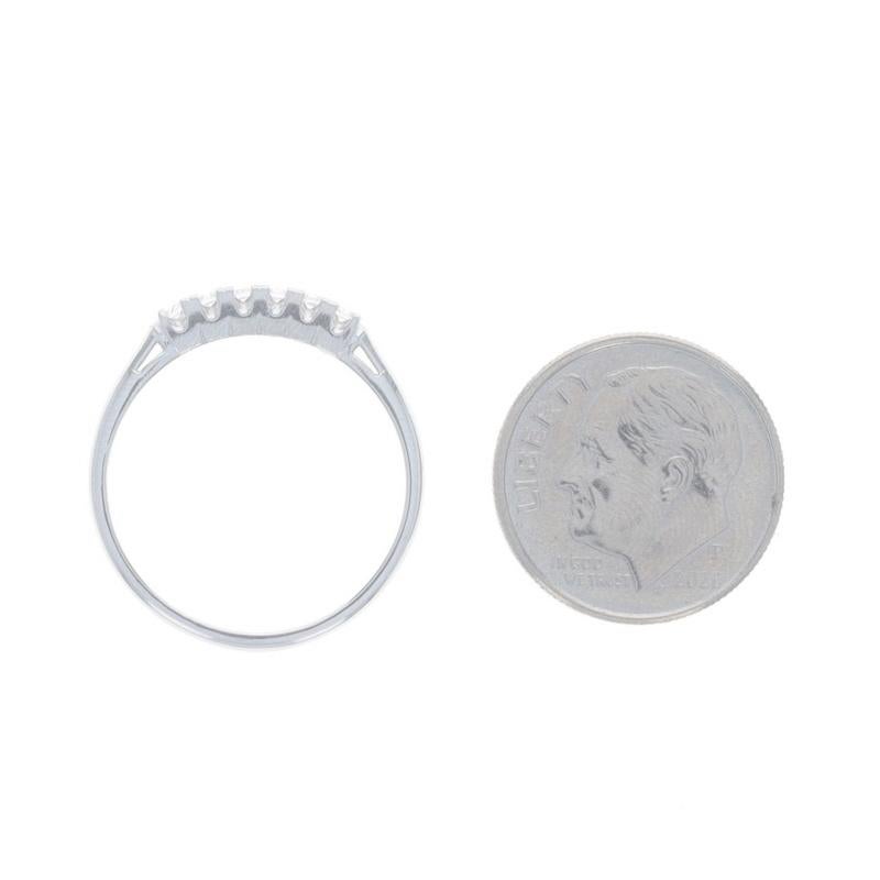 Platin-Diamant-Ehering - Runder Brillant .12ctw Sechs-Stein-Ring im Angebot 1