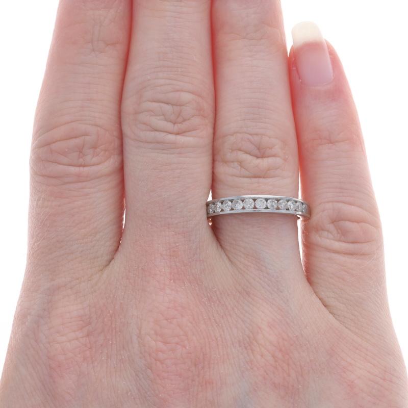 Taille ronde Alliance en platine avec diamant - Bague ronde brillante .50ctw Channel Set Ring en vente