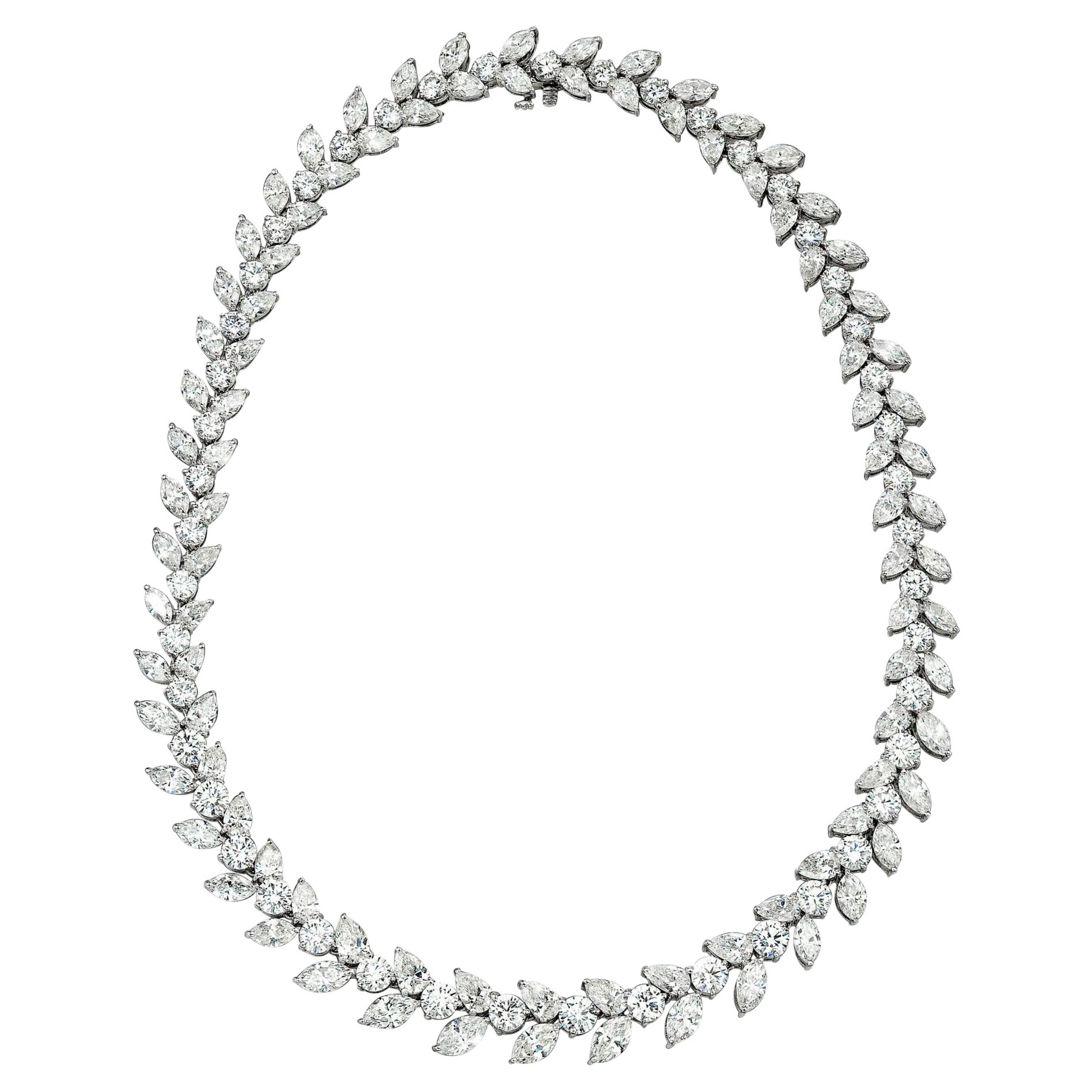 Platin-Diamant-Kreuz-Halskette mit fast 60 Karat Gesamtgewicht im Angebot
