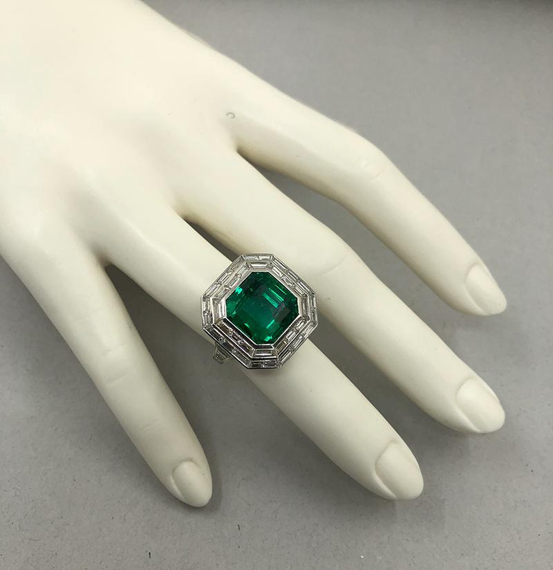 Women's Contemporary Emerald Diamond Ring 11.03 cts For Sale