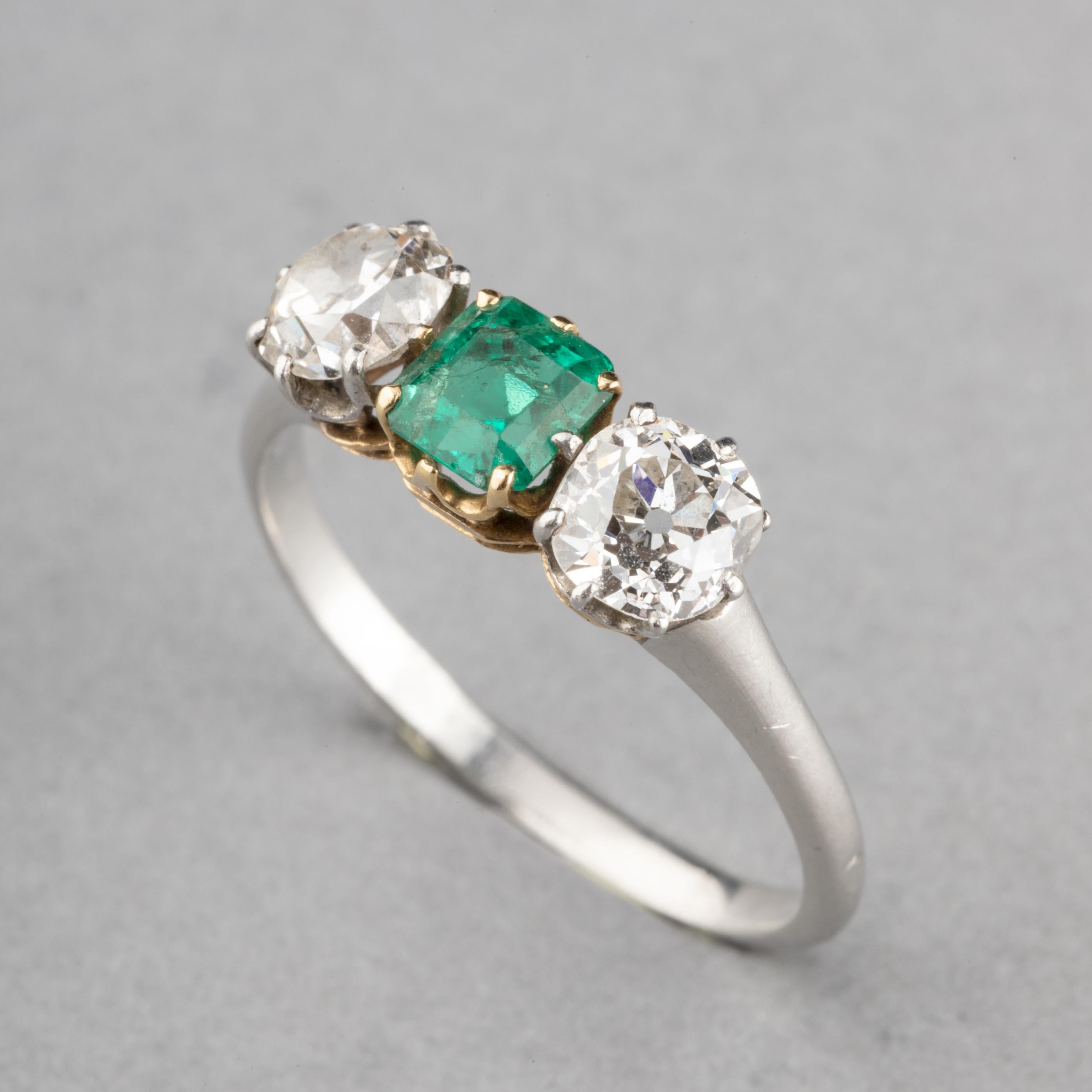 Platinum Diamonds and Emerald French Antique Ring In Good Condition For Sale In Saint-Ouen, FR