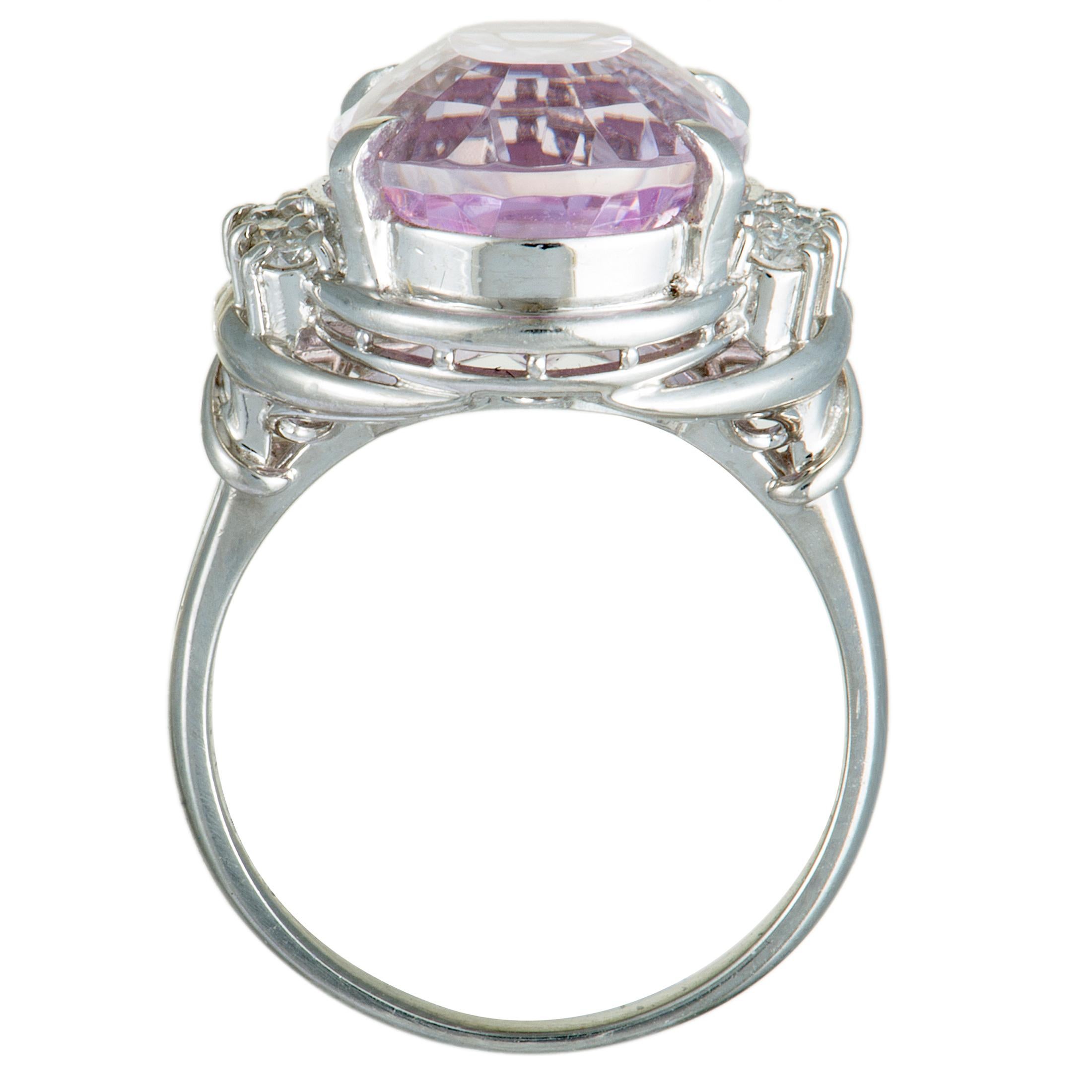 The alluring tone of kunzite is beautifully brought out by the scintillating brilliance of diamonds in this fabulous ring that offers an incredibly attractive appearance. The ring is wonderfully made of luxurious platinum and boasts a total of 0.20