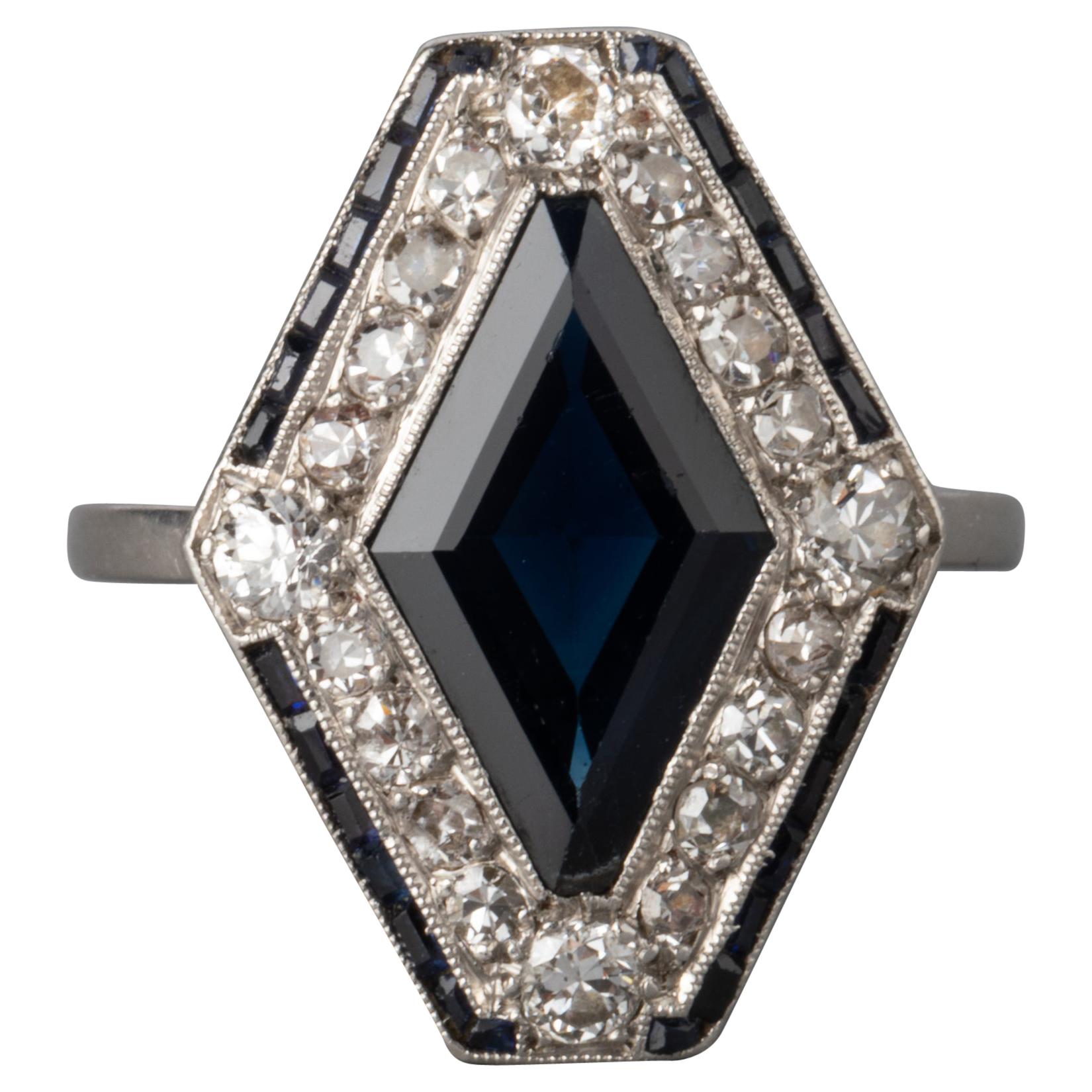 Platinum Diamonds and Sapphire French Art Deco Ring For Sale