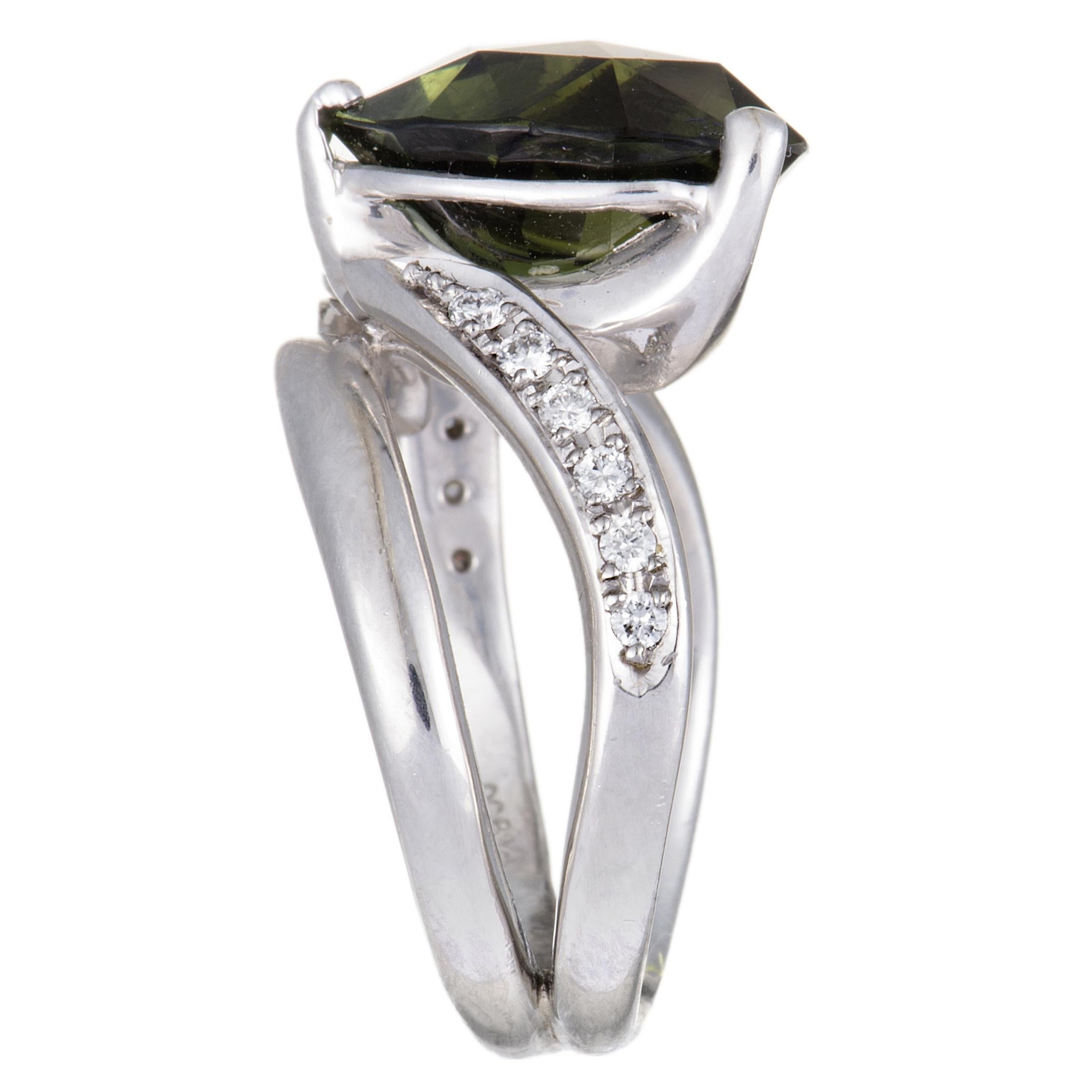 Platinum Diamonds and Trillion Cut Green Tourmaline Ring In Excellent Condition In Southampton, PA