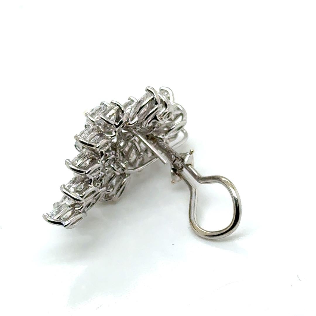 Taglio marquise Orecchini a clip in platino con diamanti a grappolo 10,72 carati di peso totale in vendita