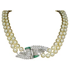 Collier double en platine, diamants, émeraudes et perles