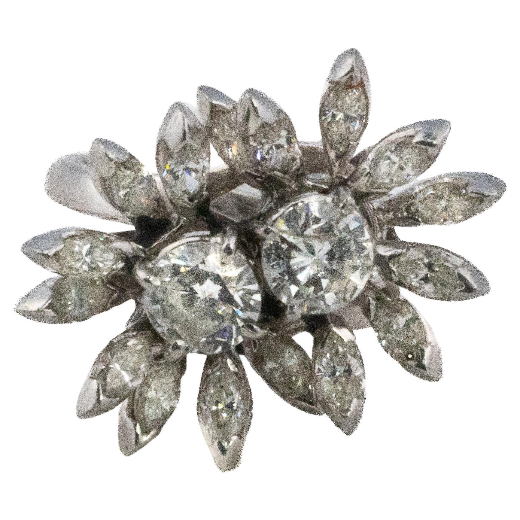 Bague en platine à double grappe de diamants floraux