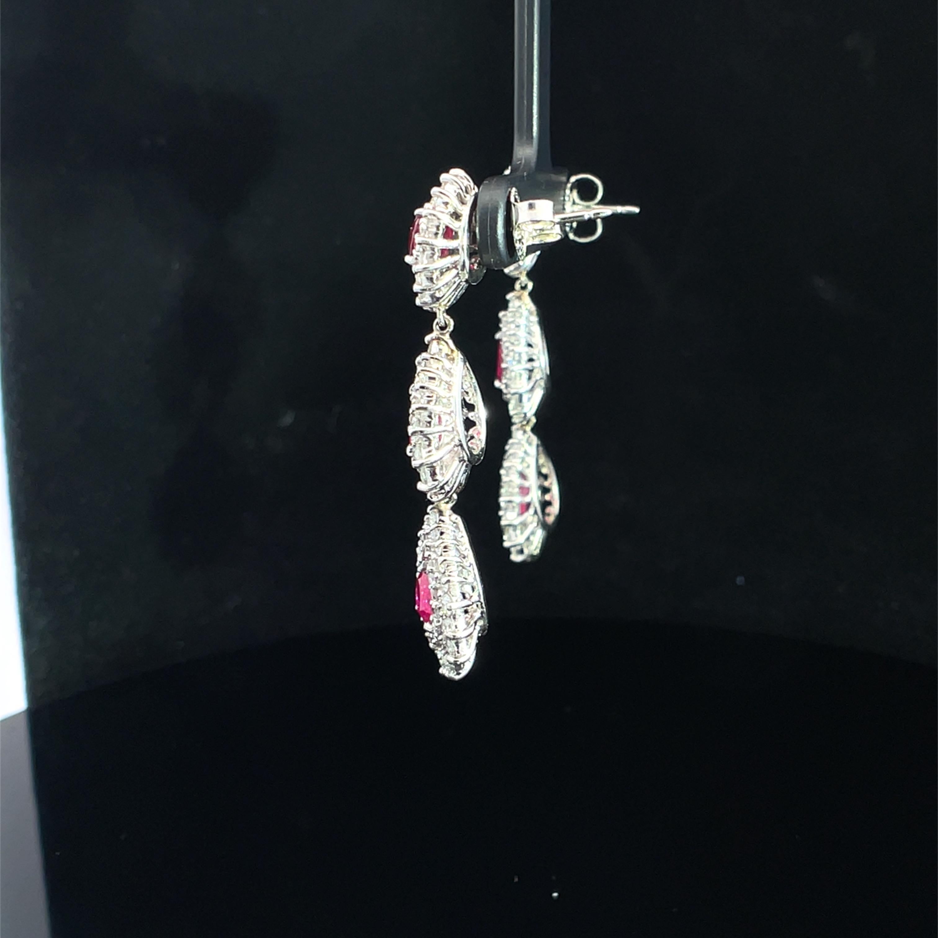 Boucles d'oreilles double pampille en platine avec halo de diamants et rubis rouge certifié GUBELIN en vente 5