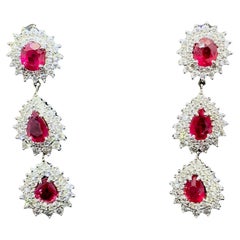 Orecchini in platino con diamante a raggiera e rubino rosso a doppio penzoloni