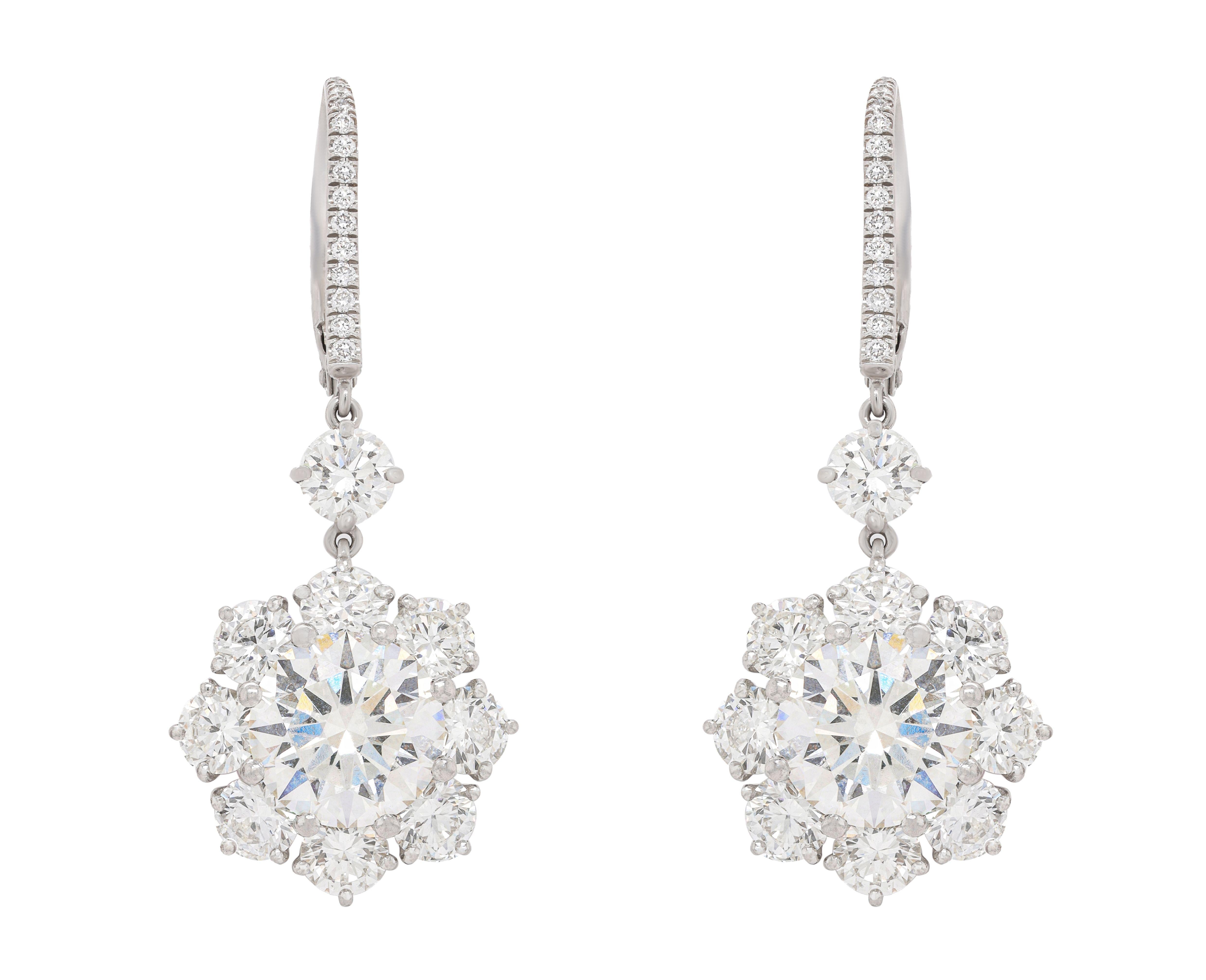 Platinum Drop Earrings with Center Diamonds In New Condition For Sale In New York, NY