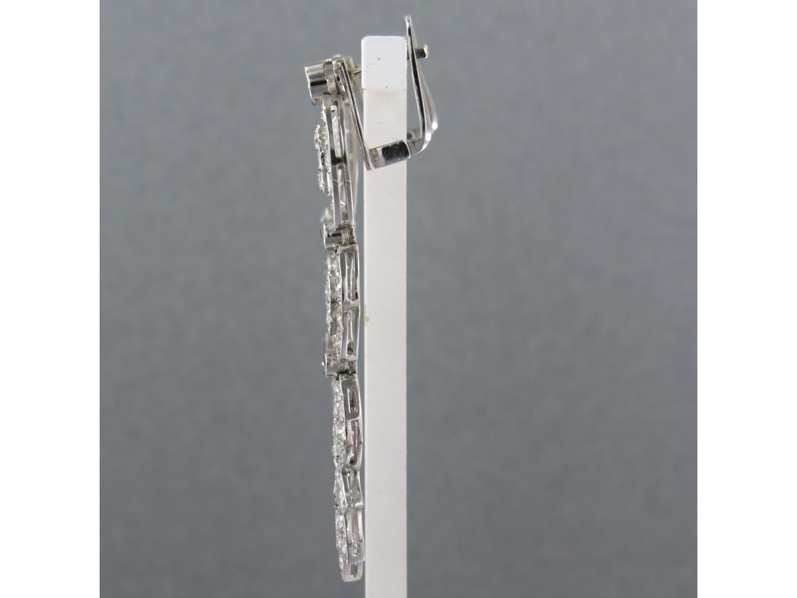Moderne Boucles d'oreilles en platine avec diamants taille brillant jusqu'à 2,50 ct 7,8 grammes en vente