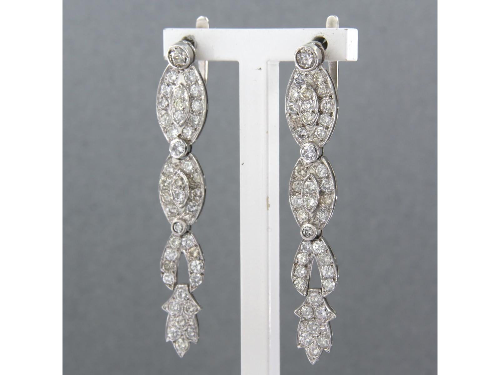Boucles d'oreilles en platine avec diamants taille brillant jusqu'à 2,50 ct 7,8 grammes Excellent état - En vente à The Hague, ZH