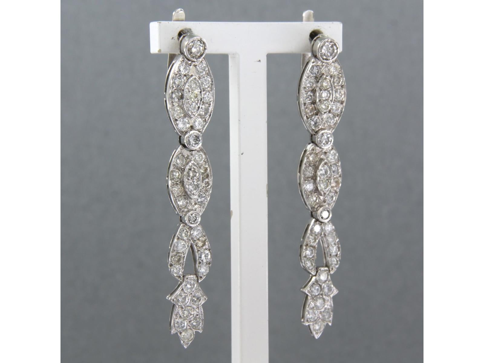 Boucles d'oreilles en platine avec diamants taille brillant jusqu'à 2,50 ct 7,8 grammes Pour femmes en vente